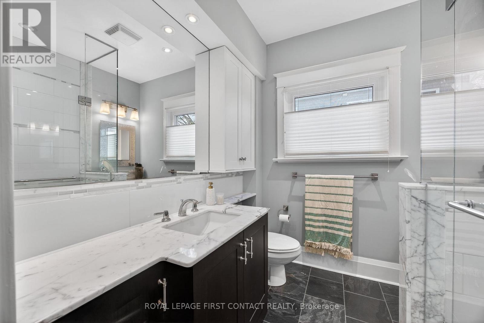 162 Kempenfelt Drive, Barrie (North Shore), Ontario  L4M 1C2 - Photo 17 - S12977824