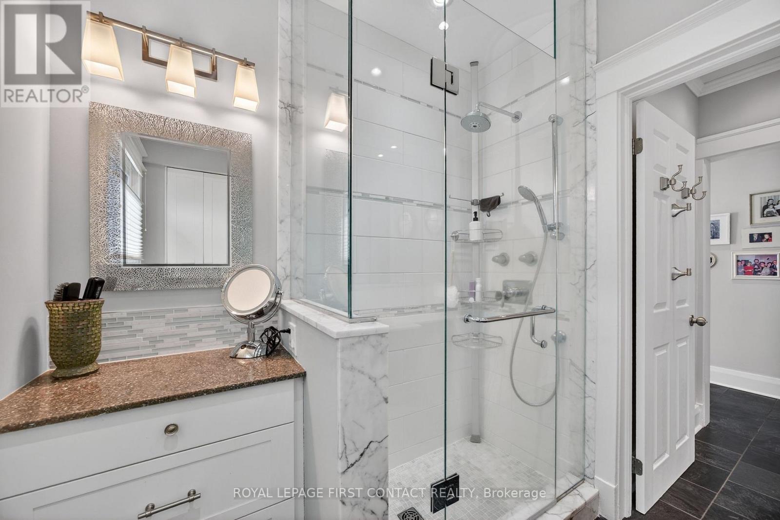 162 Kempenfelt Drive, Barrie (North Shore), Ontario  L4M 1C2 - Photo 18 - S12977824