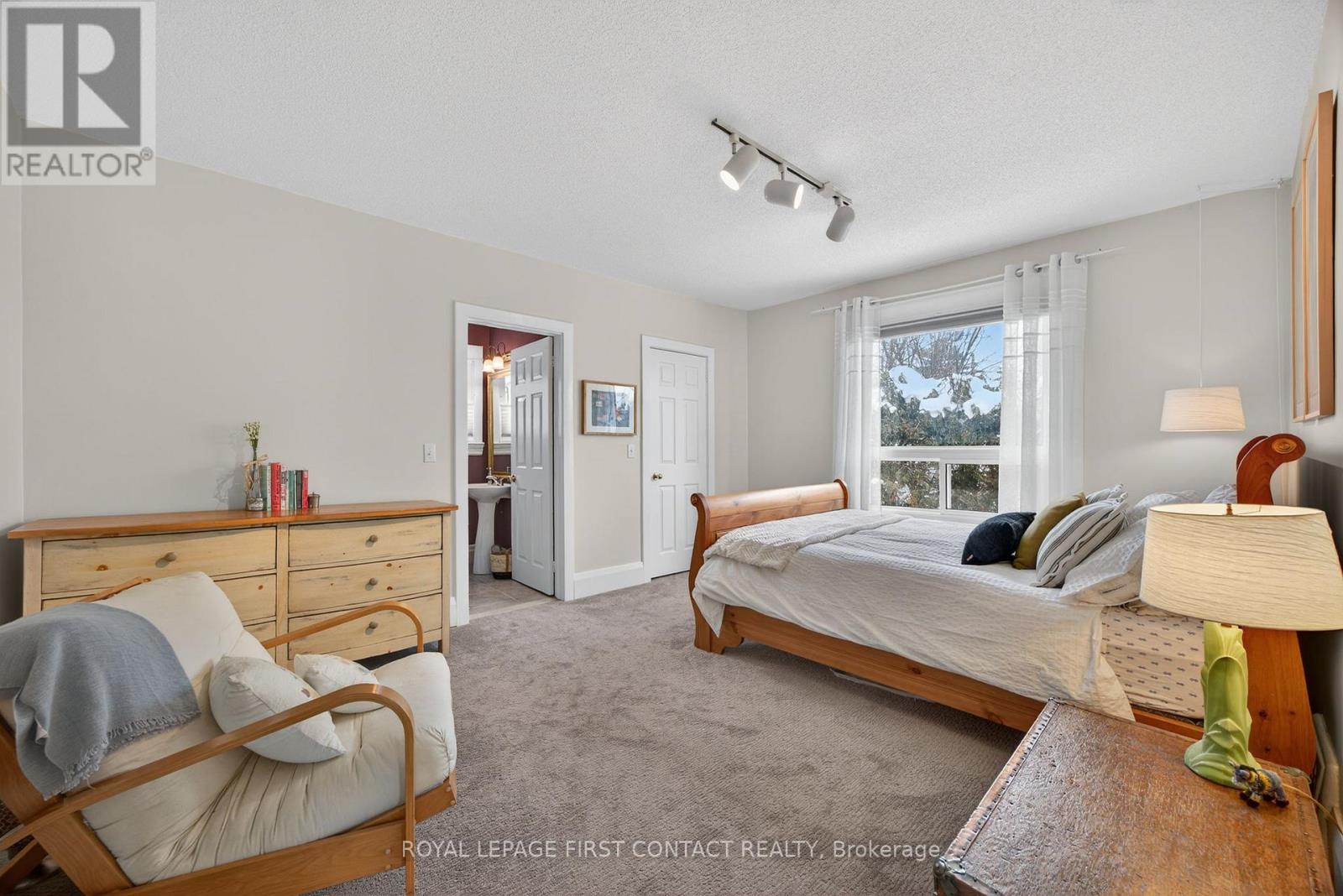 162 Kempenfelt Drive, Barrie (North Shore), Ontario  L4M 1C2 - Photo 20 - S12977824