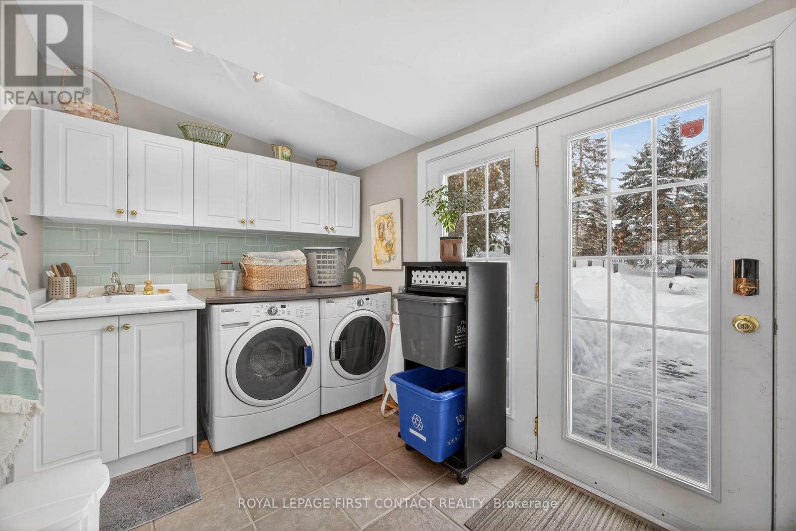 162 Kempenfelt Drive, Barrie (North Shore), Ontario  L4M 1C2 - Photo 25 - S12977824