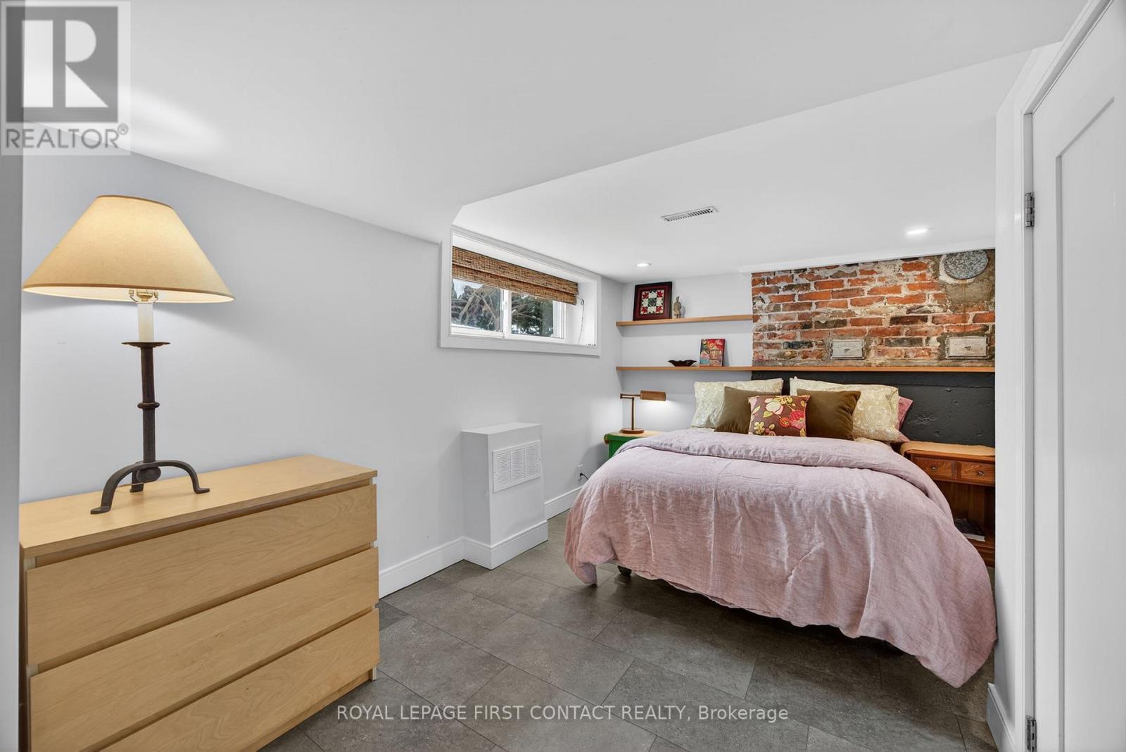 162 Kempenfelt Drive, Barrie (North Shore), Ontario  L4M 1C2 - Photo 32 - S12977824