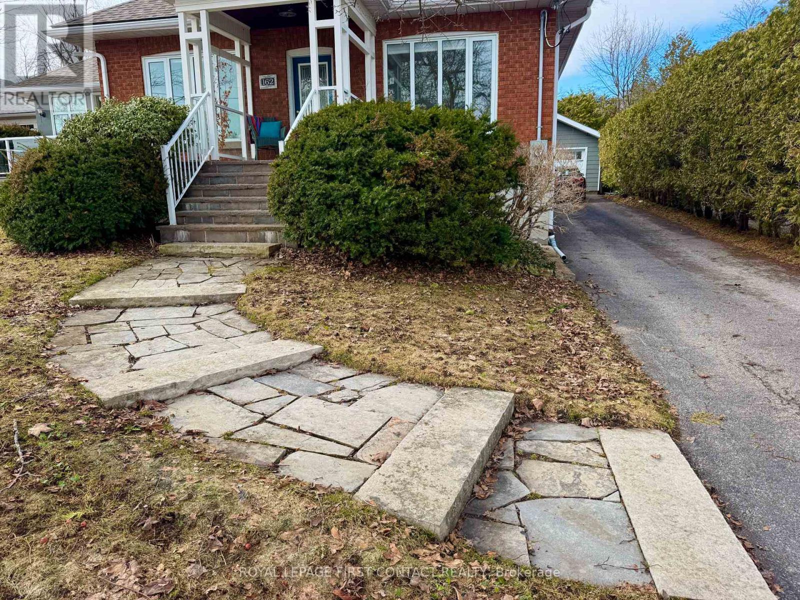 162 Kempenfelt Drive, Barrie (North Shore), Ontario  L4M 1C2 - Photo 38 - S12977824