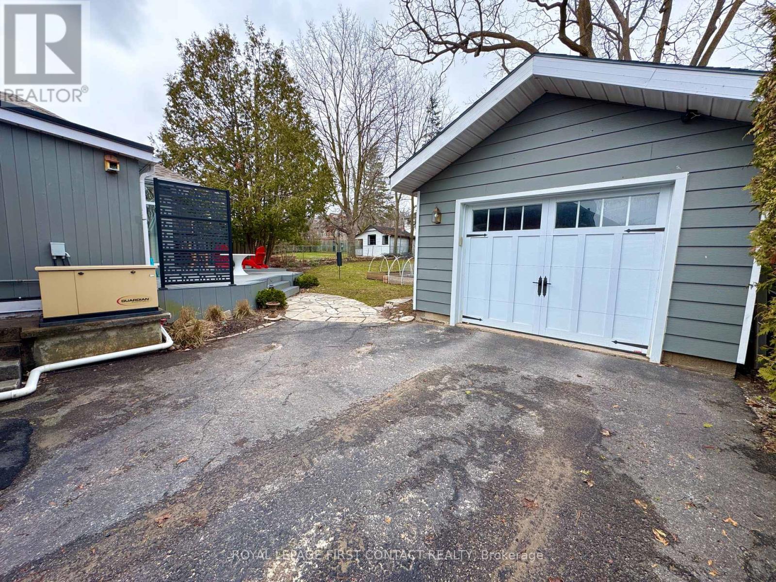 162 Kempenfelt Drive, Barrie (North Shore), Ontario  L4M 1C2 - Photo 39 - S12977824