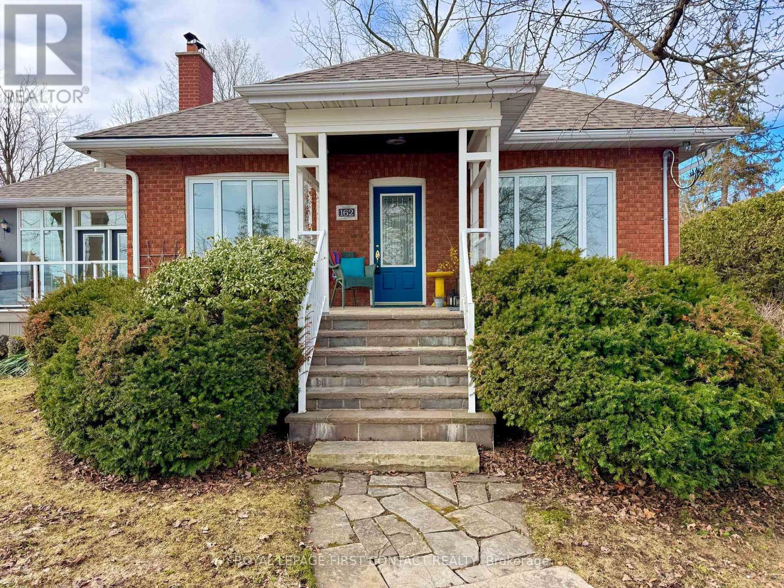 162 Kempenfelt Drive, Barrie (North Shore), Ontario  L4M 1C2 - Photo 5 - S12977824