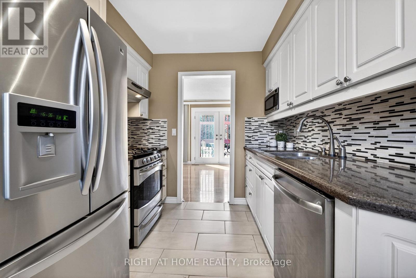 249 Lorindale Drive, Oshawa, Ontario  L1H 6X5 - Photo 7 - E12975948