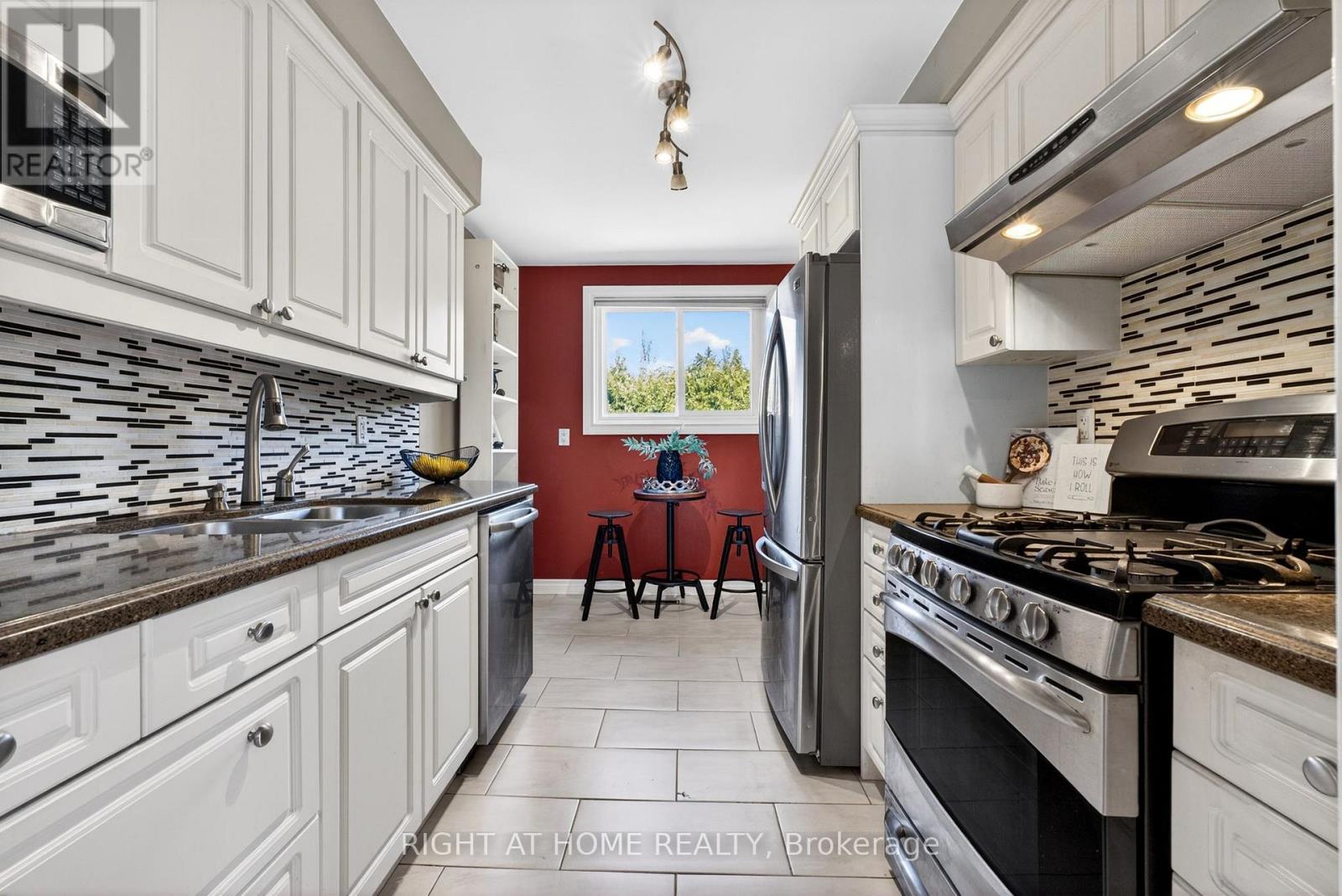 249 Lorindale Drive, Oshawa, Ontario  L1H 6X5 - Photo 5 - E12975948