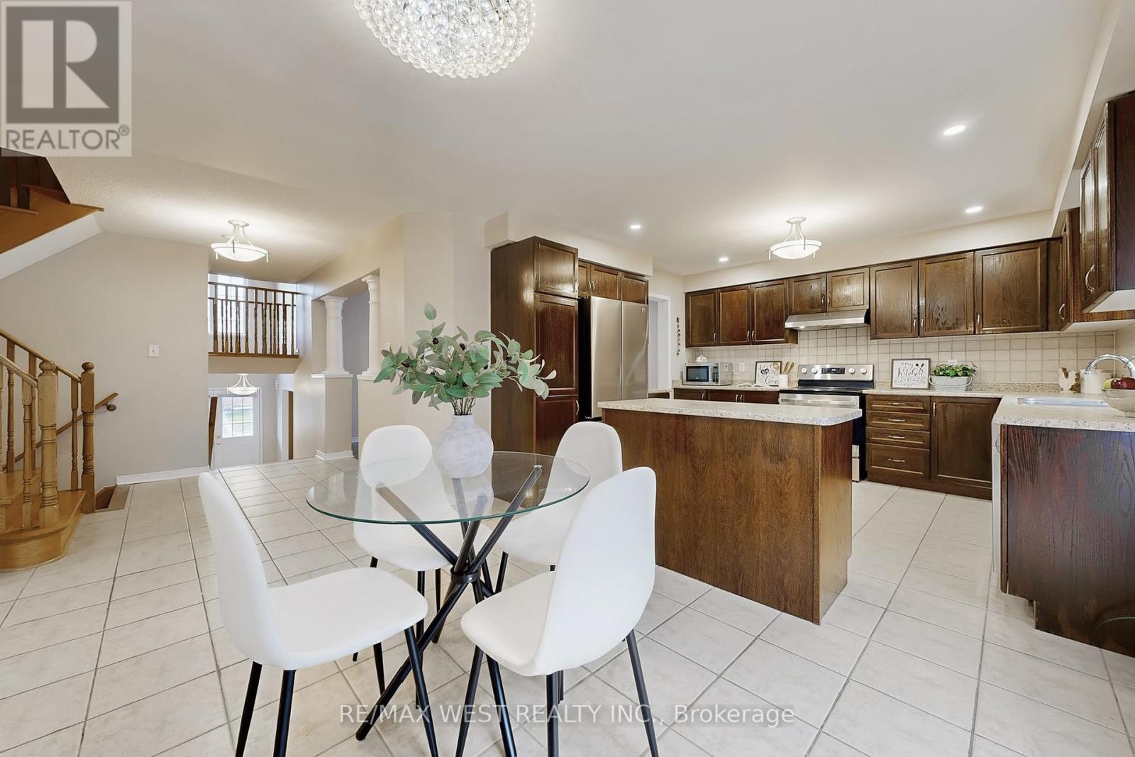 303 King Street E, East Gwillimbury, Ontario  L0G 1M0 - Photo 18 - N12977010