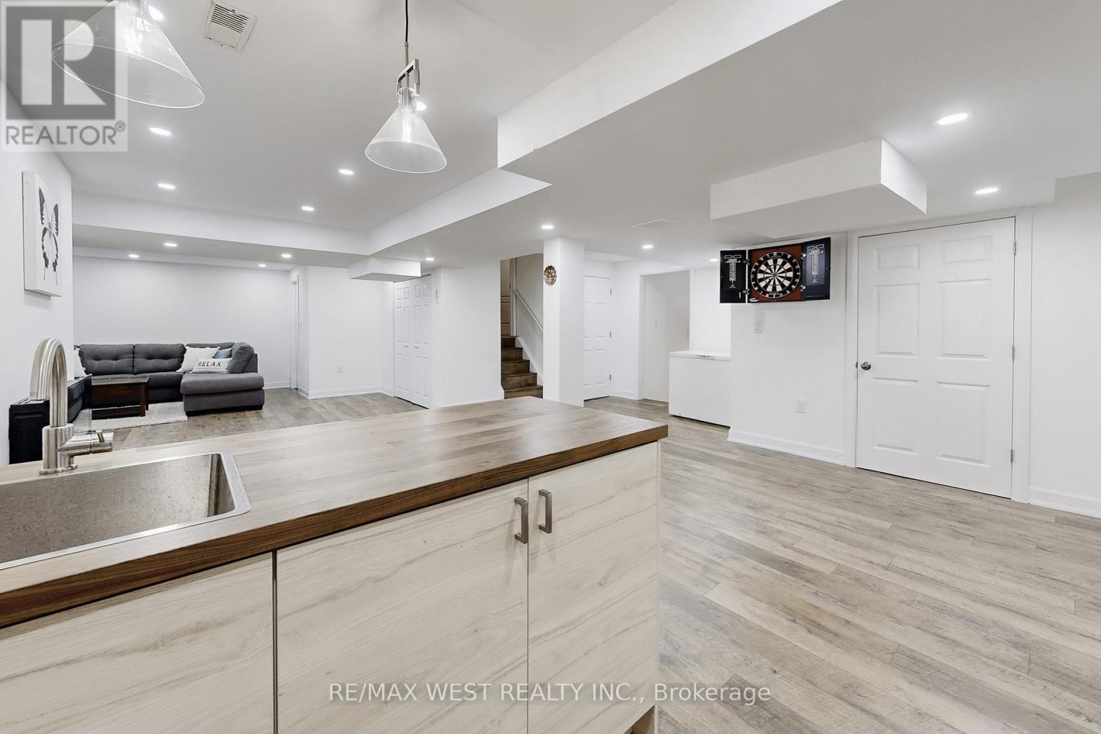 303 King Street E, East Gwillimbury, Ontario  L0G 1M0 - Photo 38 - N12977010