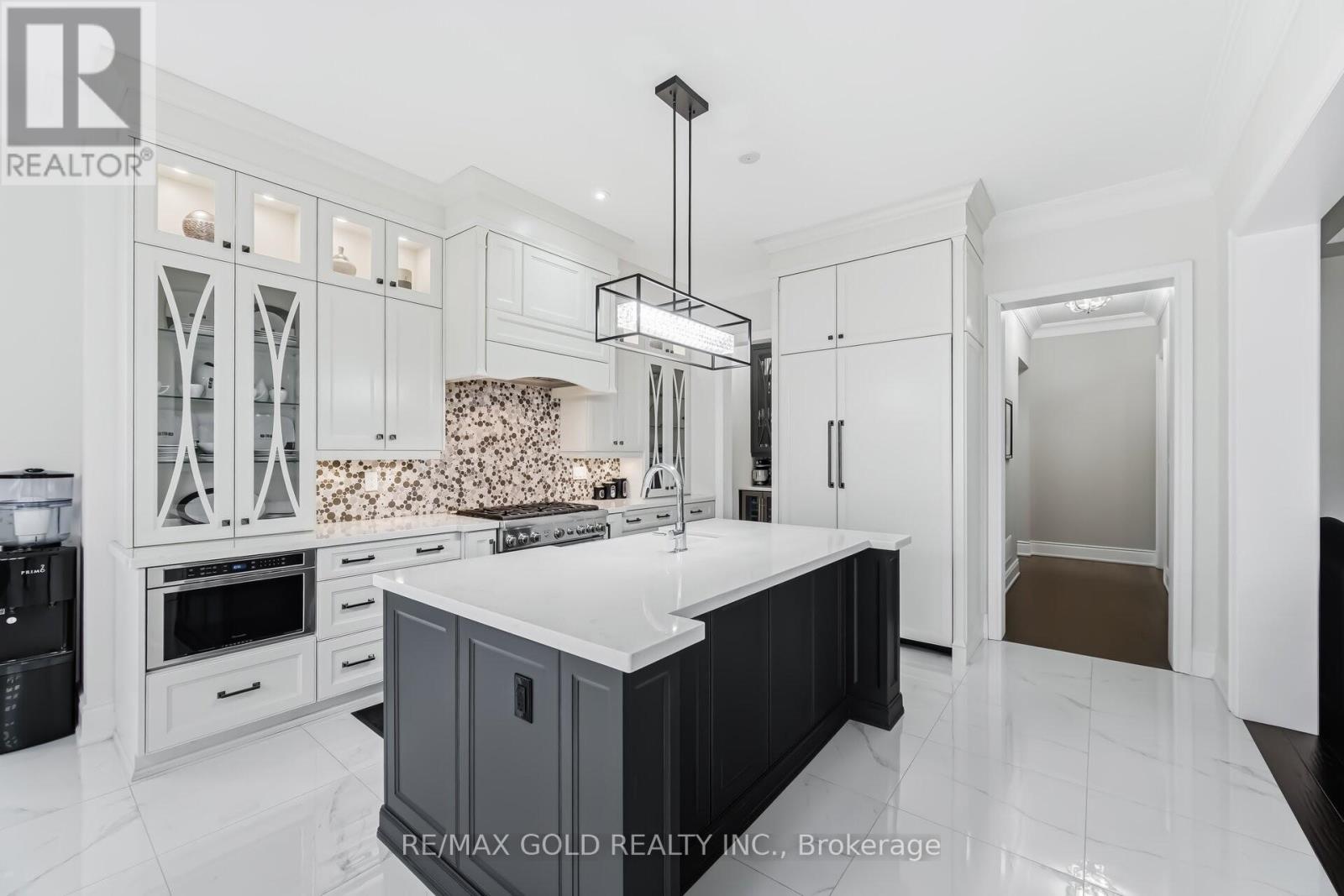 4 Spain Crescent, Brampton, Ontario  L6P 4G8 - Photo 10 - W12977774