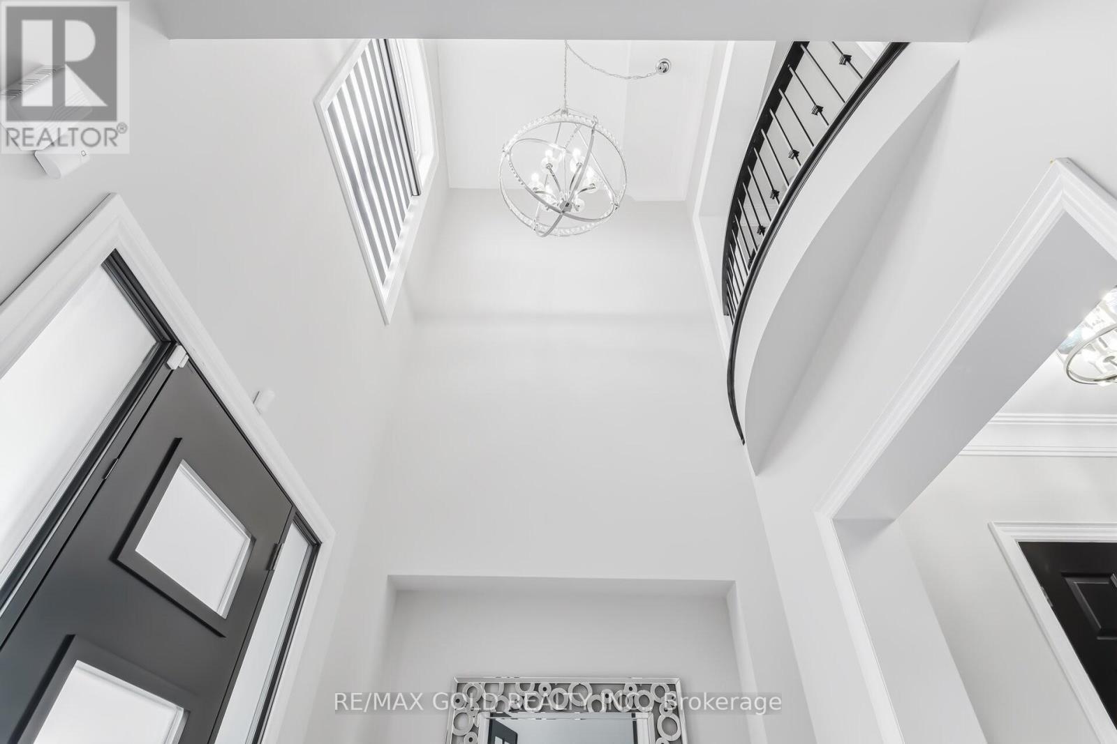 4 Spain Crescent, Brampton, Ontario  L6P 4G8 - Photo 3 - W12977774