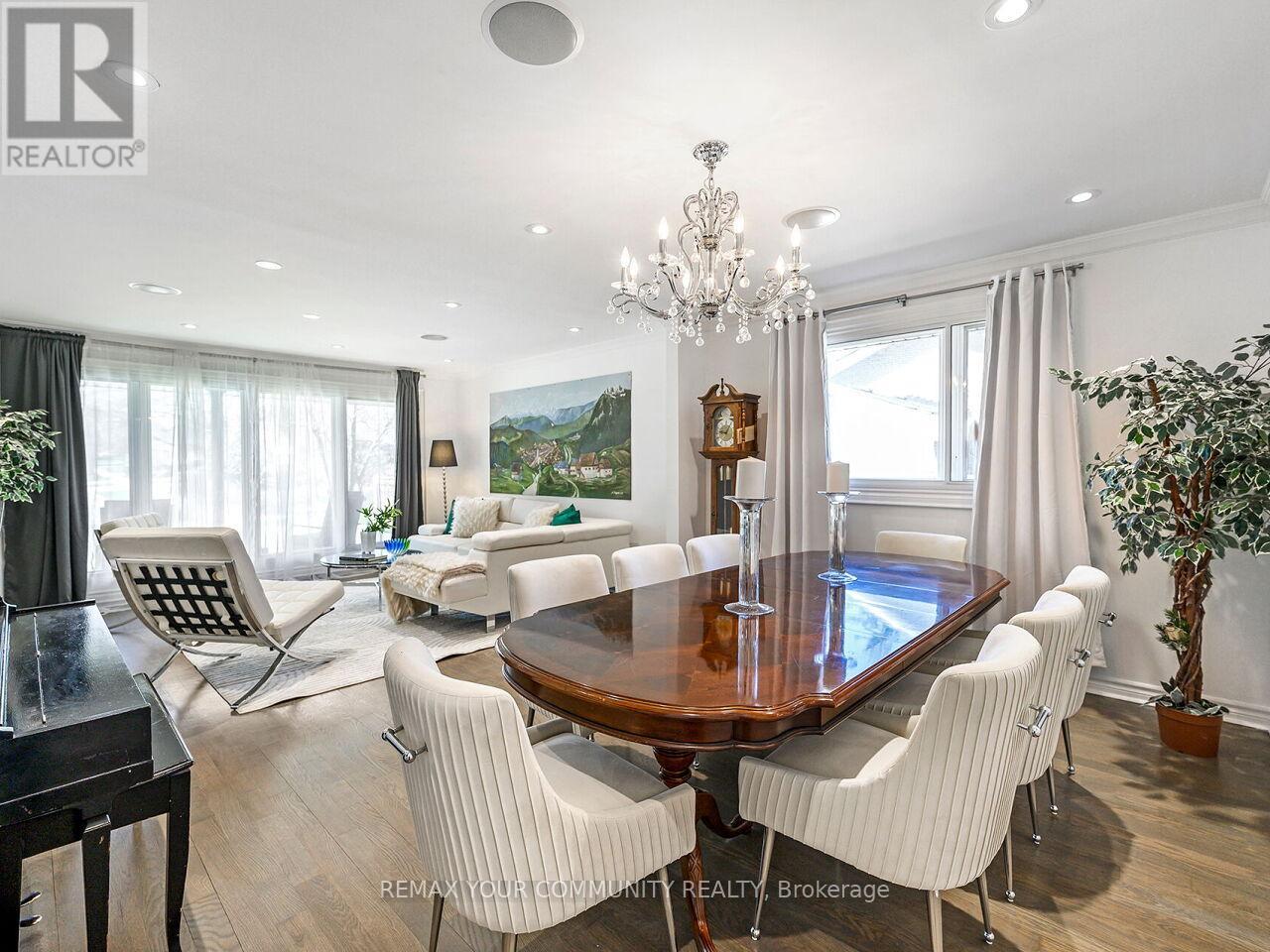 239 Wincott Drive, Toronto, Ontario  M9R 2R6 - Photo 12 - W12977792