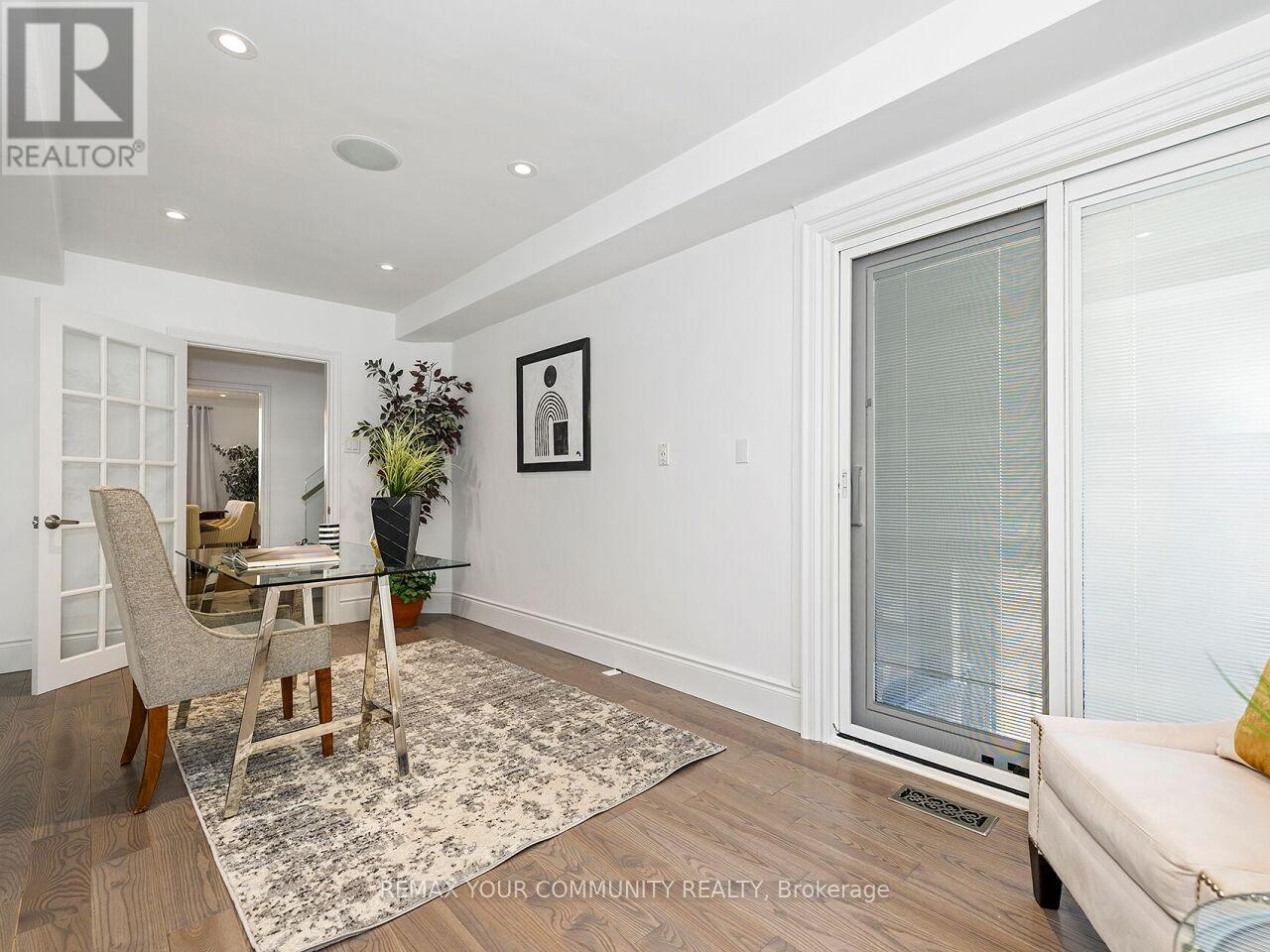 239 Wincott Drive, Toronto, Ontario  M9R 2R6 - Photo 15 - W12977792