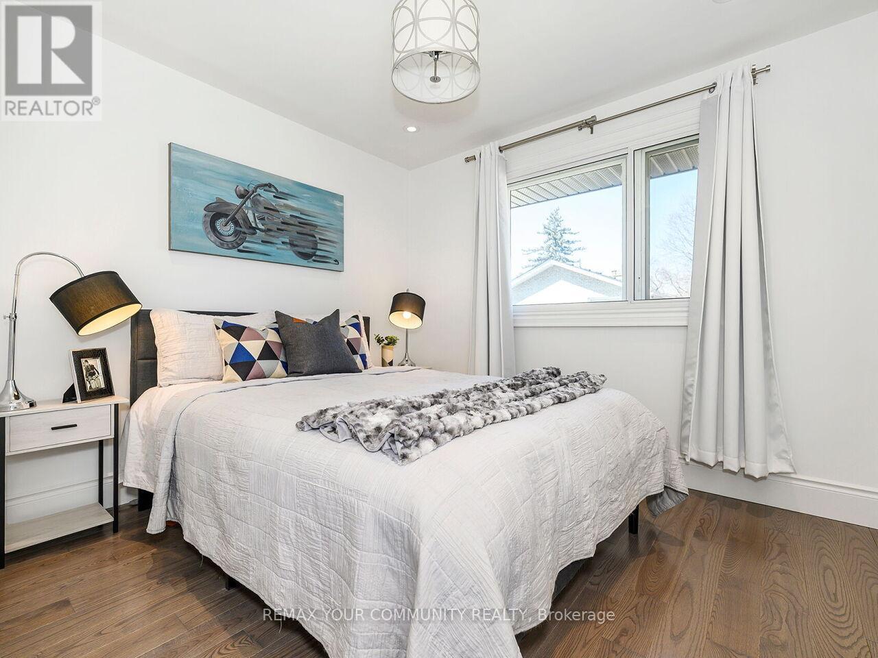 239 Wincott Drive, Toronto, Ontario  M9R 2R6 - Photo 17 - W12977792