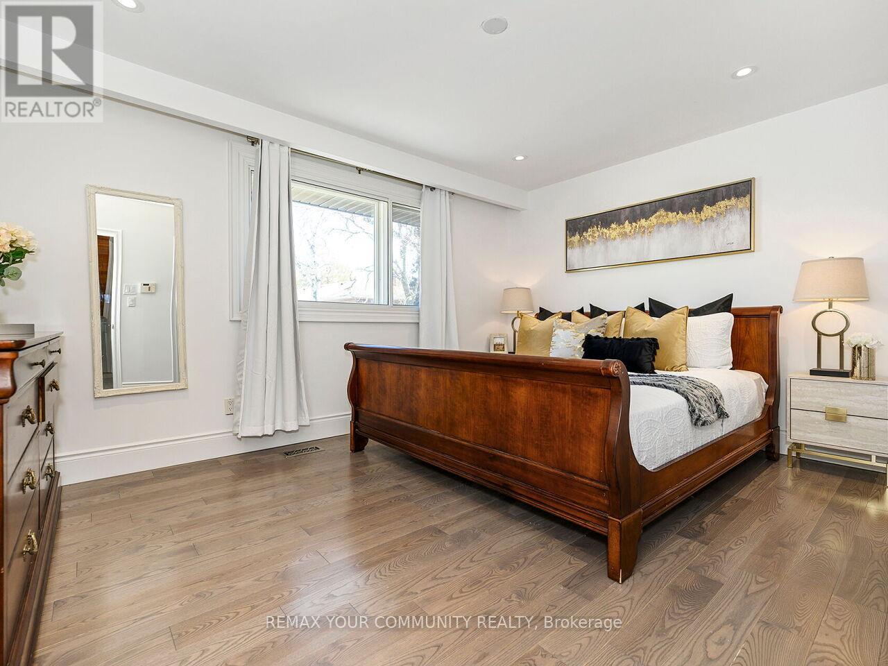 239 Wincott Drive, Toronto, Ontario  M9R 2R6 - Photo 18 - W12977792