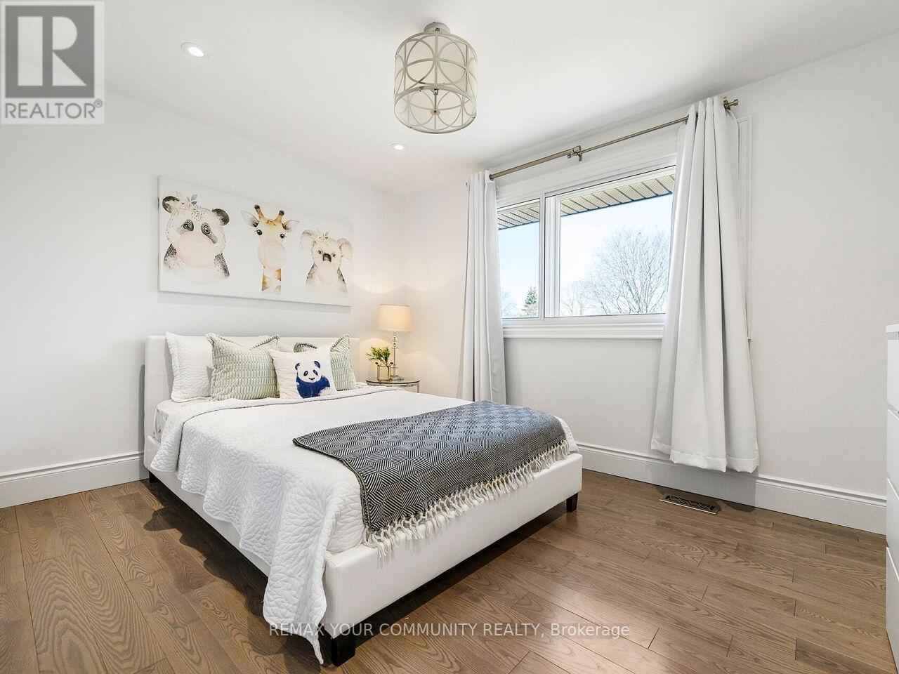 239 Wincott Drive, Toronto, Ontario  M9R 2R6 - Photo 20 - W12977792