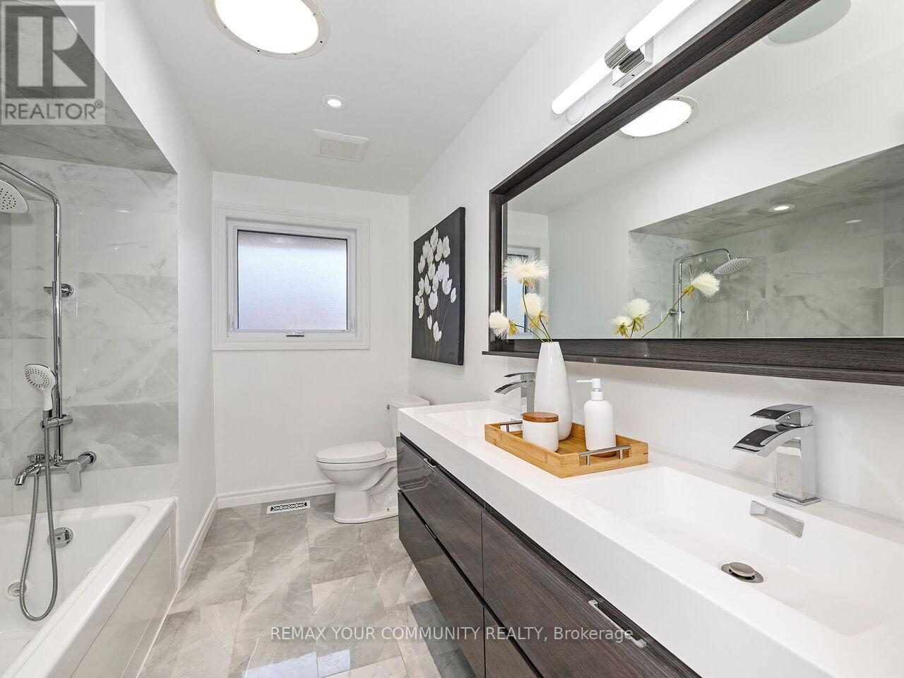 239 Wincott Drive, Toronto, Ontario  M9R 2R6 - Photo 22 - W12977792