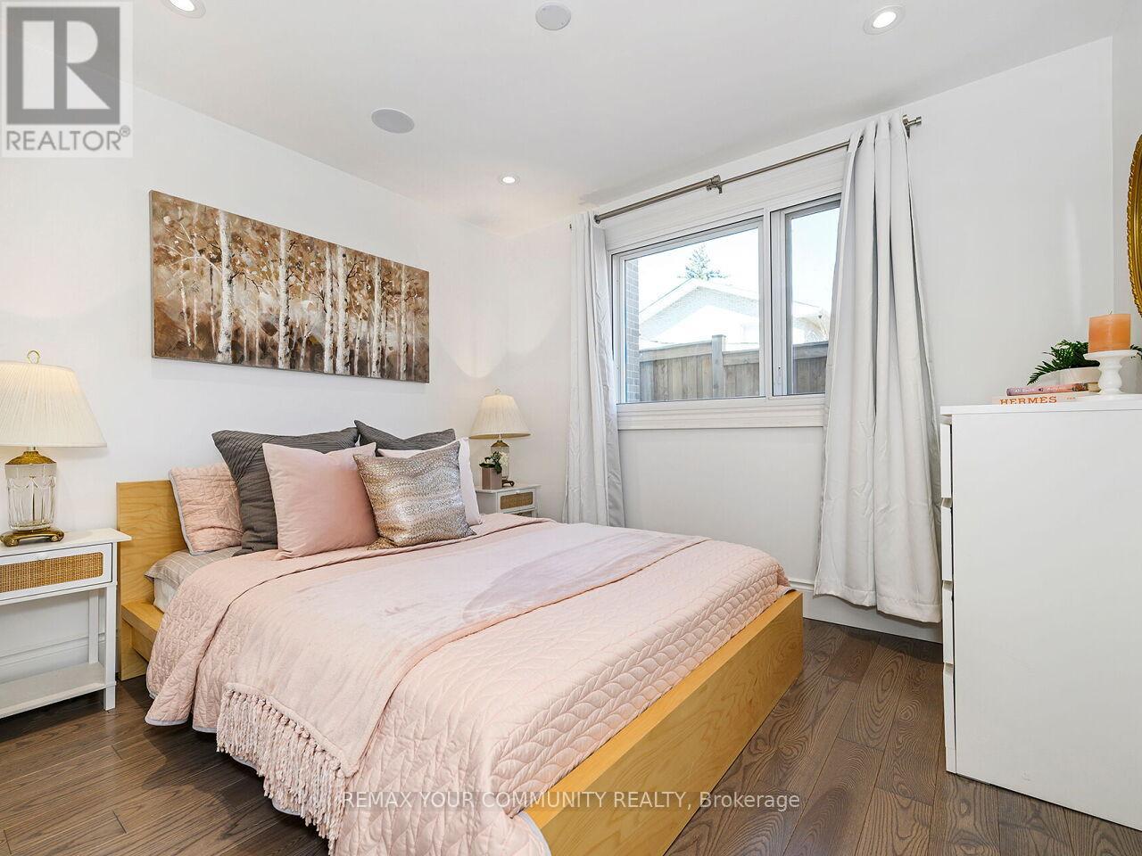 239 Wincott Drive, Toronto, Ontario  M9R 2R6 - Photo 23 - W12977792