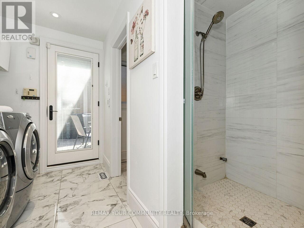 239 Wincott Drive, Toronto, Ontario  M9R 2R6 - Photo 25 - W12977792