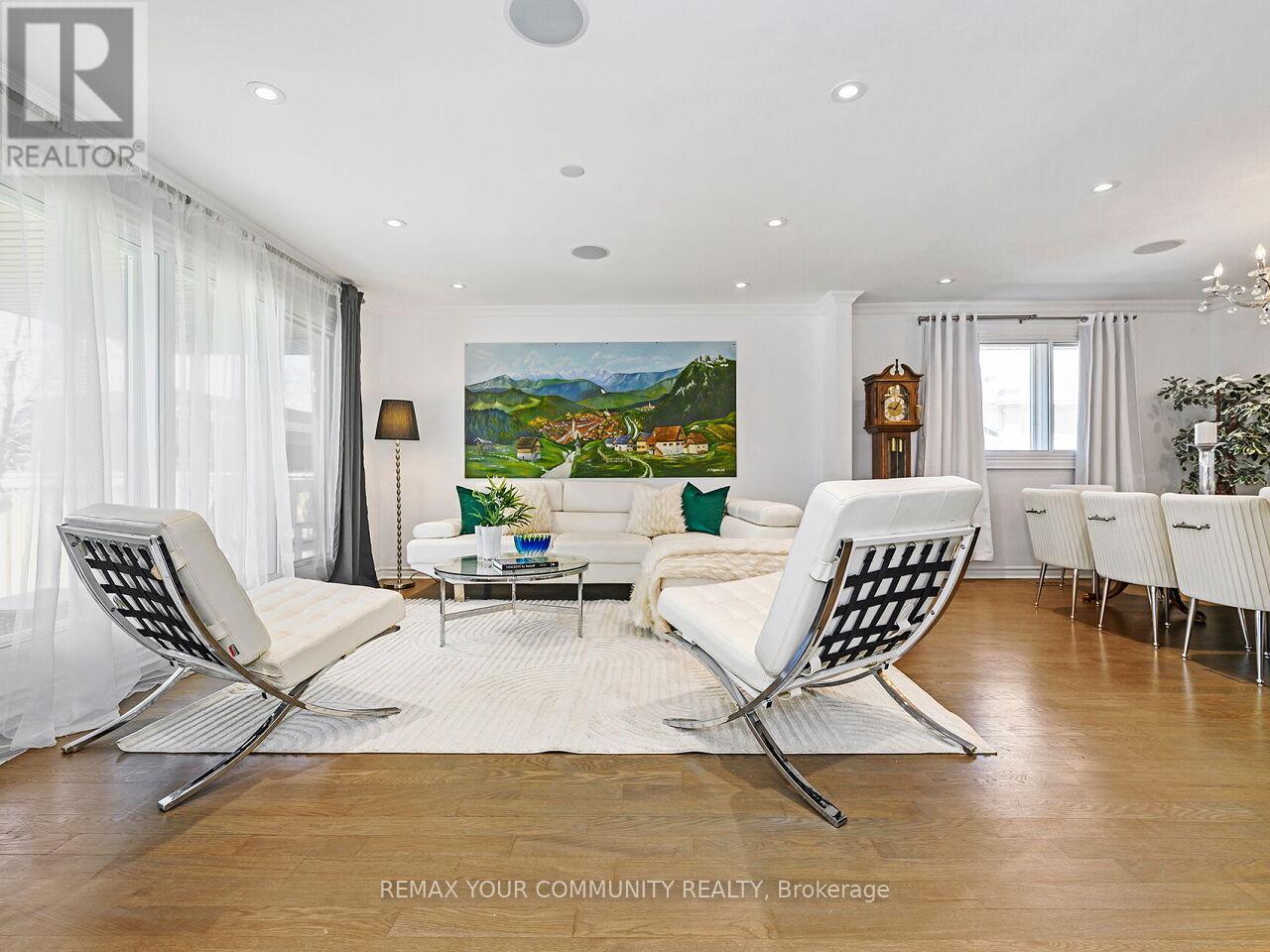 239 Wincott Drive, Toronto, Ontario  M9R 2R6 - Photo 8 - W12977792