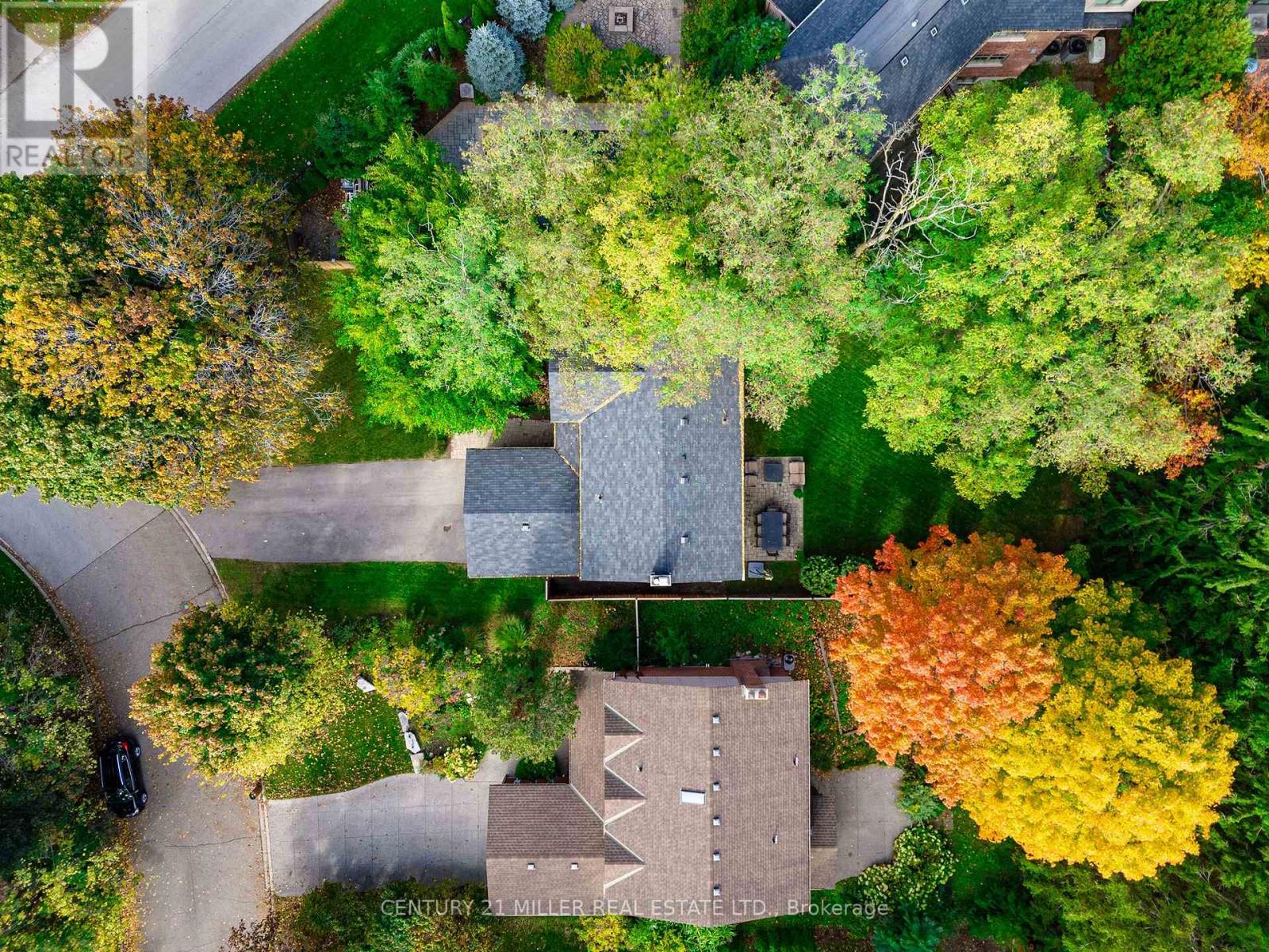 511 Coleen Drive, Oakville, Ontario  L6J 6A4 - Photo 2 - W12977796