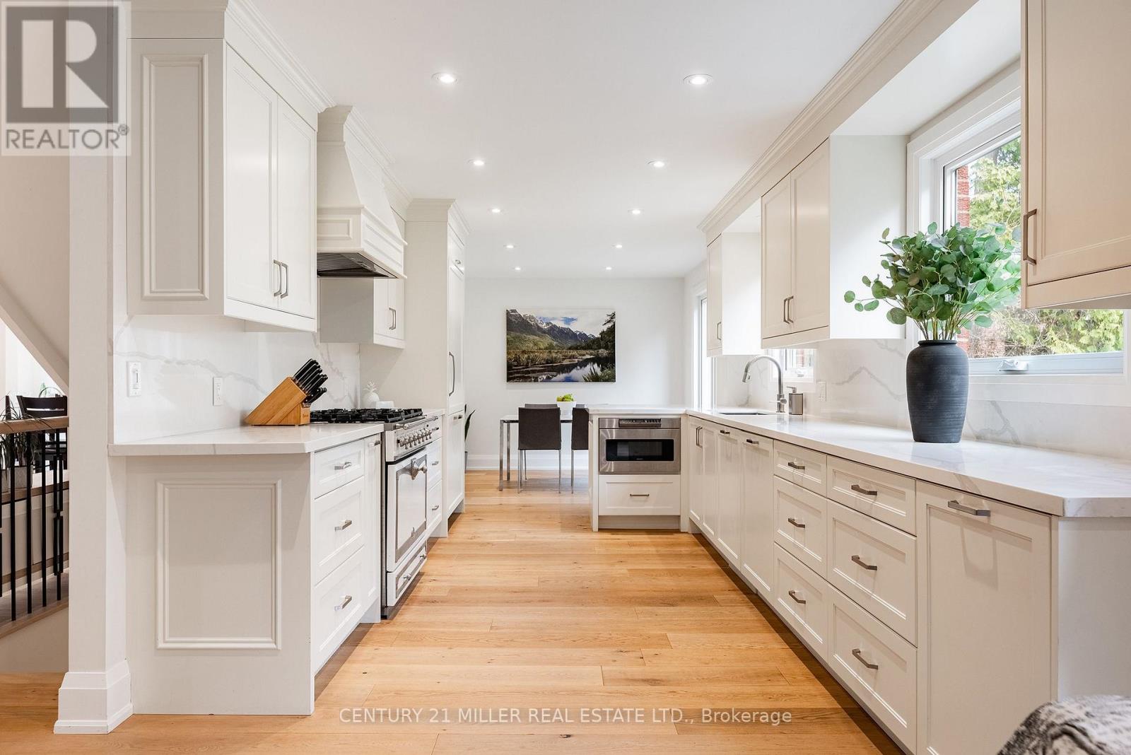 511 Coleen Drive, Oakville, Ontario  L6J 6A4 - Photo 7 - W12977796