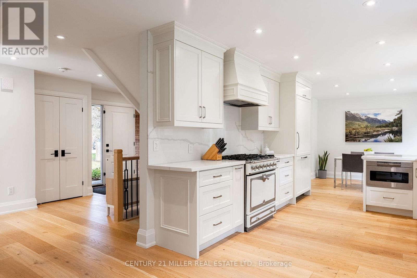 511 Coleen Drive, Oakville, Ontario  L6J 6A4 - Photo 8 - W12977796