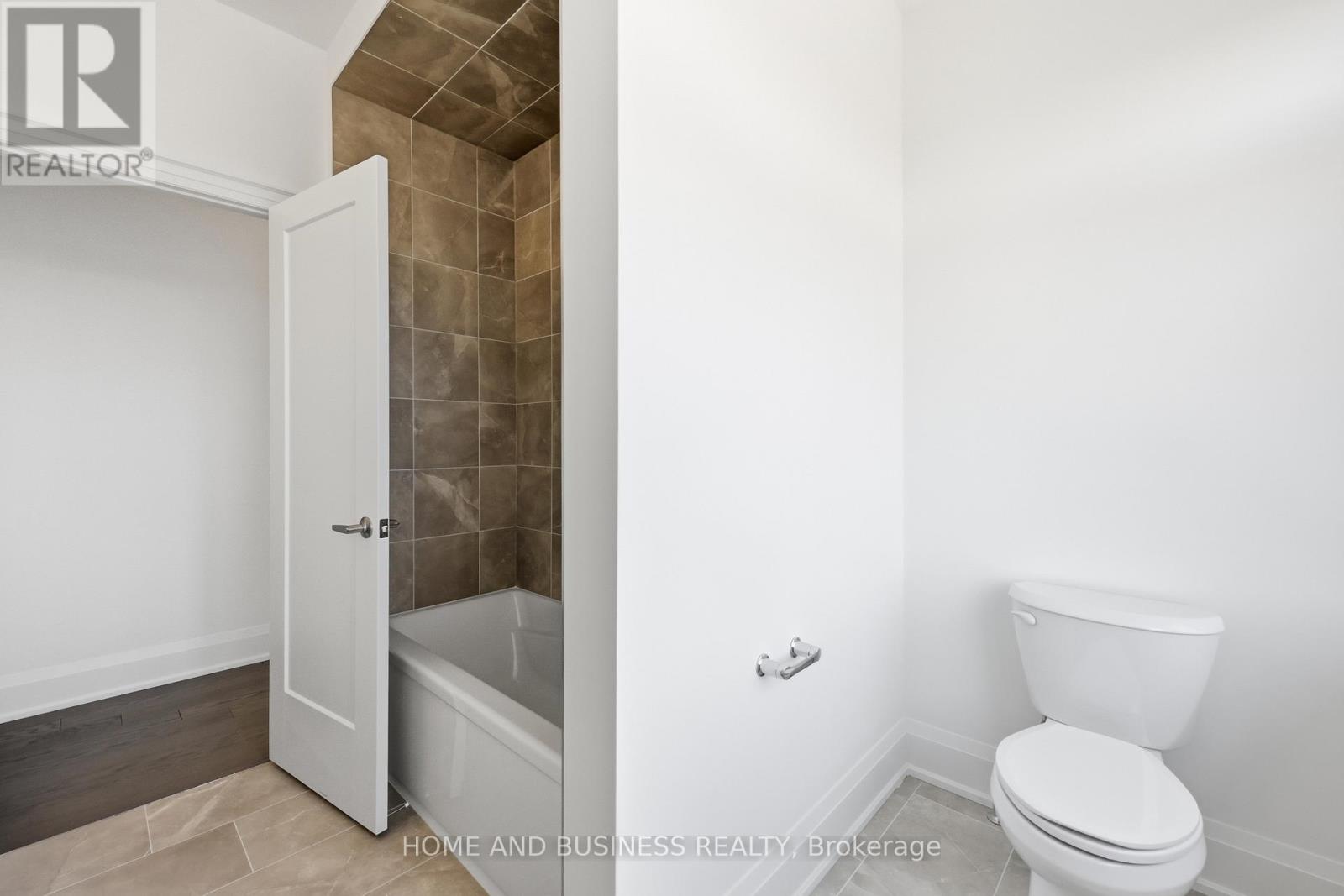 75 Jack Bowerbank Boulevard, Oakville, Ontario  L6M 4K1 - Photo 21 - W12977822