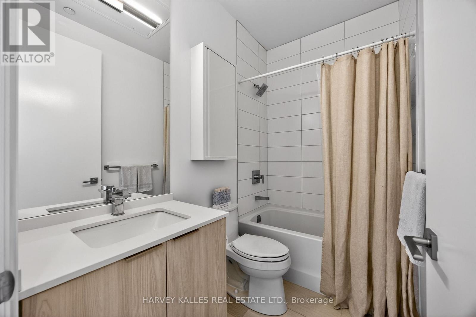 2001 - 20 Brin Drive, Toronto (Edenbridge-Humber Valley), Ontario  M8X 0B2 - Photo 17 - W12977880