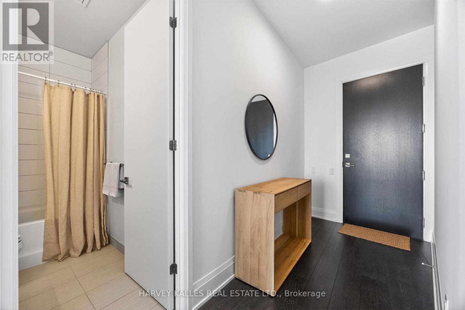 2001 - 20 Brin Drive, Toronto (Edenbridge-Humber Valley), Ontario  M8X 0B2 - Photo 5 - W12977880