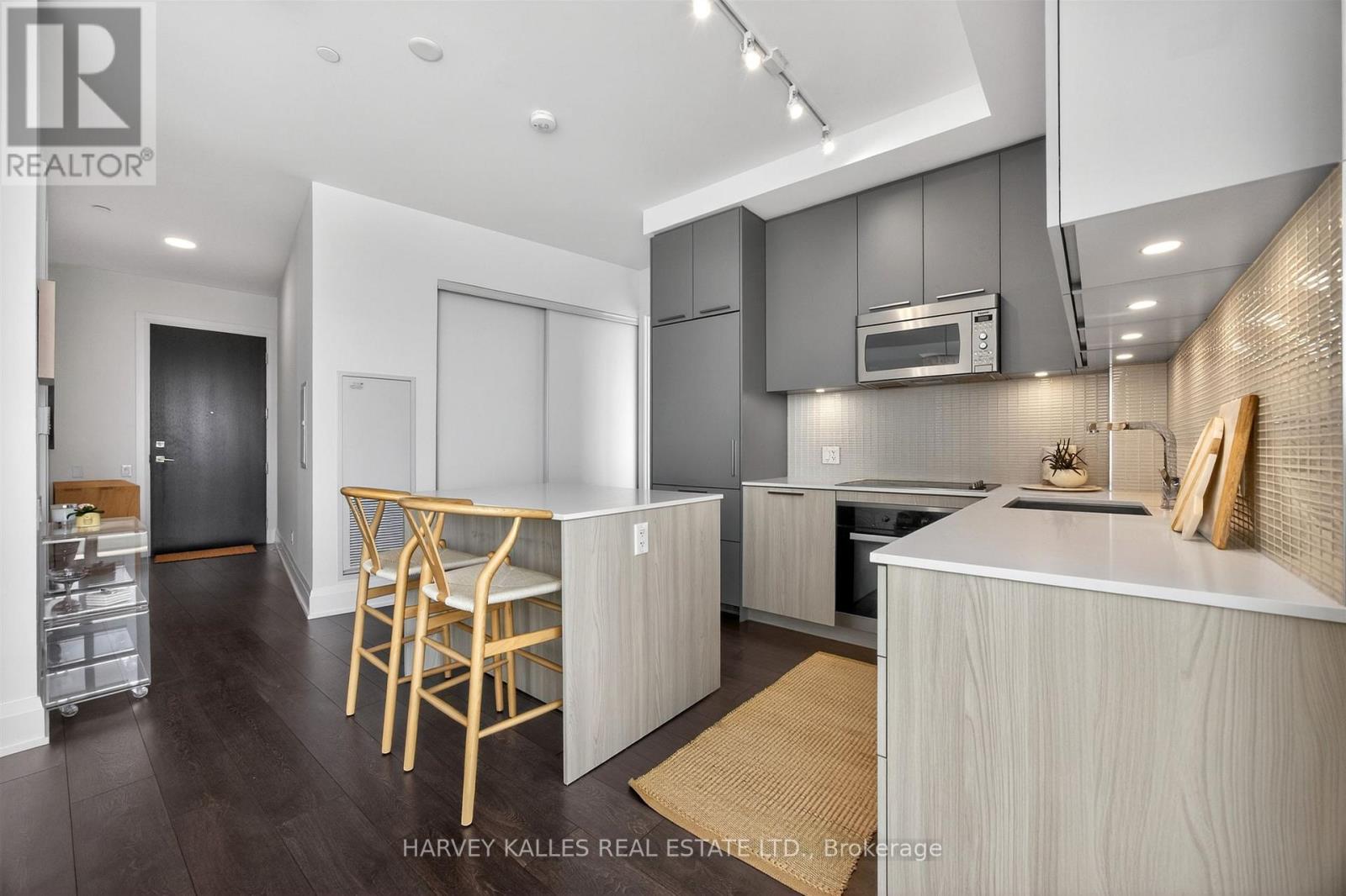 2001 - 20 Brin Drive, Toronto (Edenbridge-Humber Valley), Ontario  M8X 0B2 - Photo 8 - W12977880