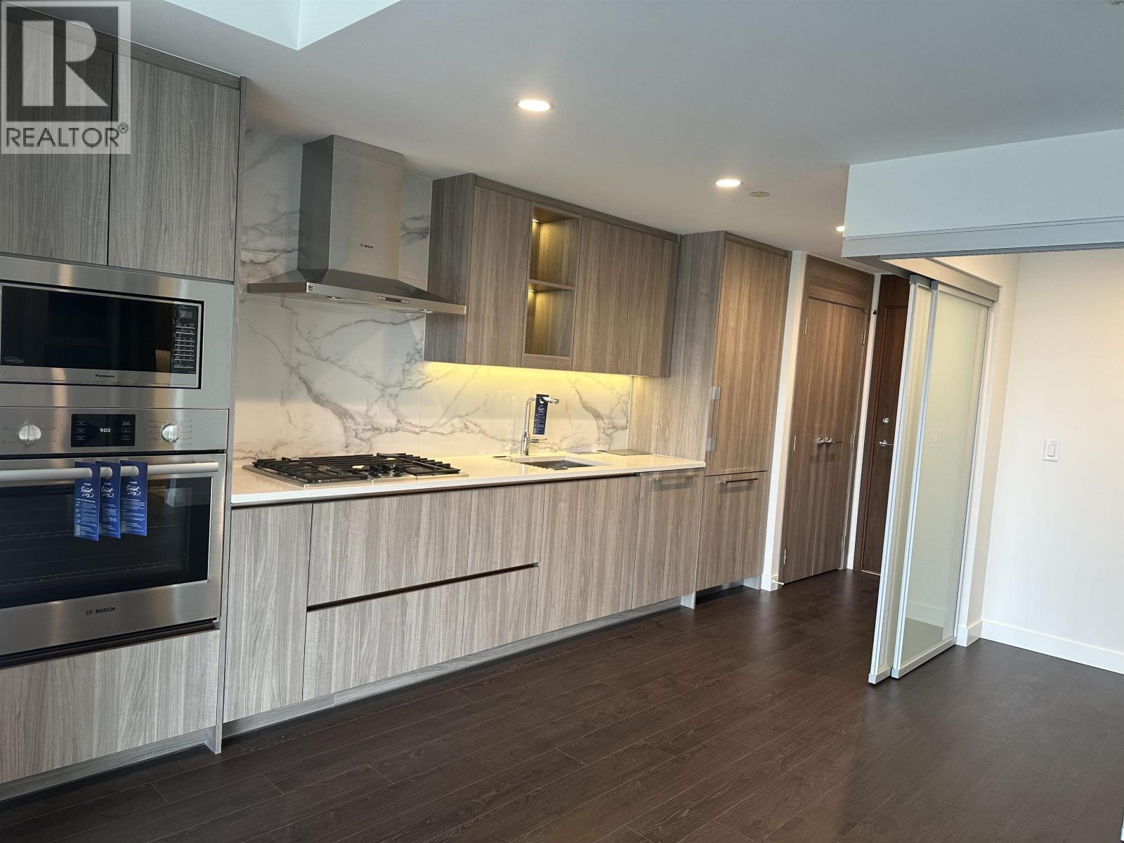 3008 4890 LOUGHEED HIGHWAY, Burnaby, British Columbia