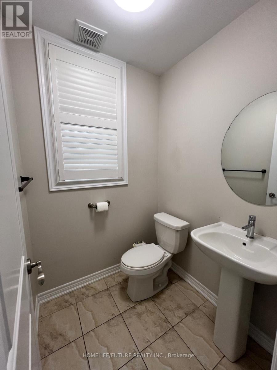 Main & 2nd - 20 Ledger Point Crescent, Brampton, Ontario  L6R 3W3 - Photo 15 - W12917280