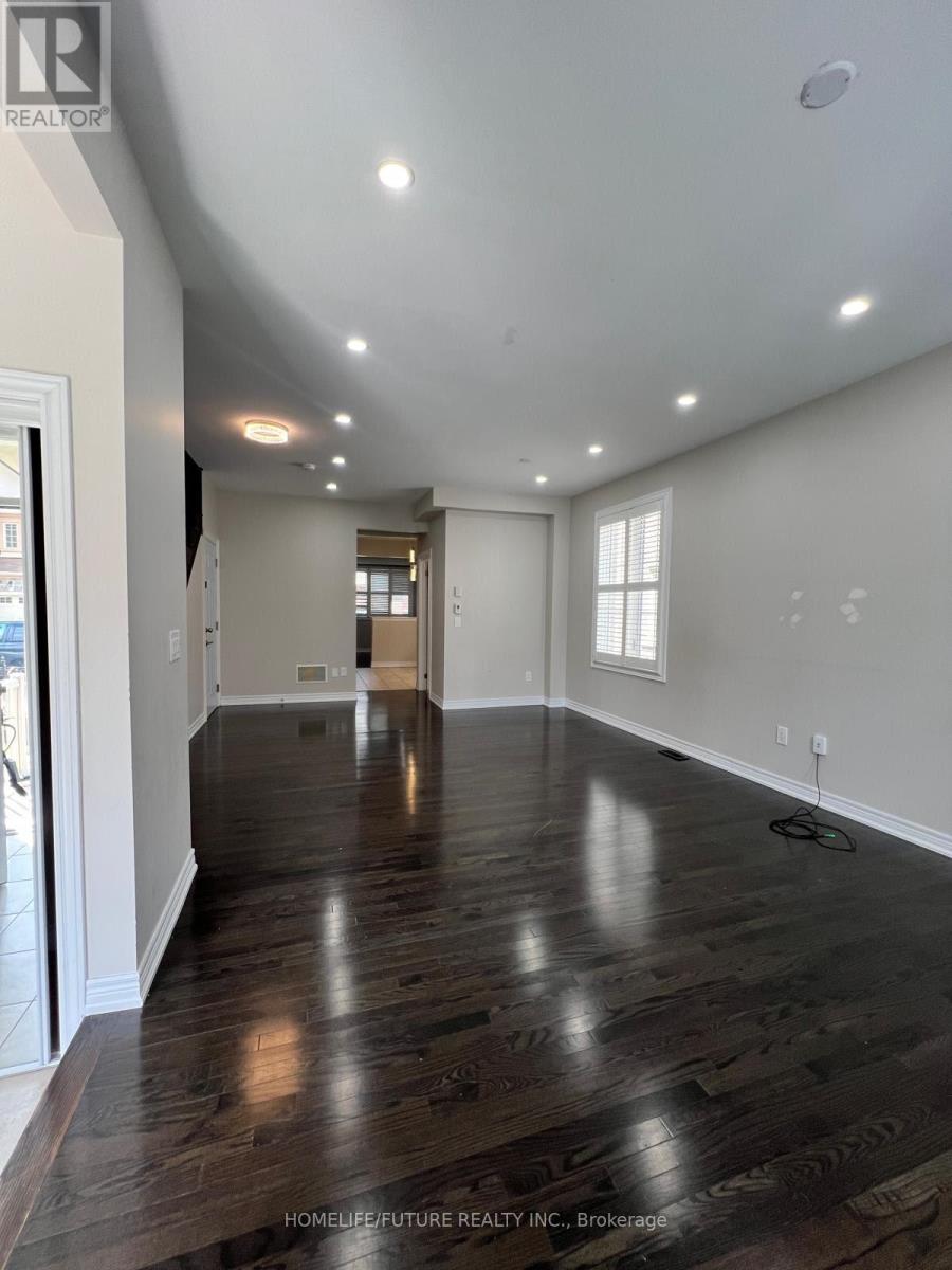 Main & 2nd - 20 Ledger Point Crescent, Brampton, Ontario  L6R 3W3 - Photo 9 - W12917280