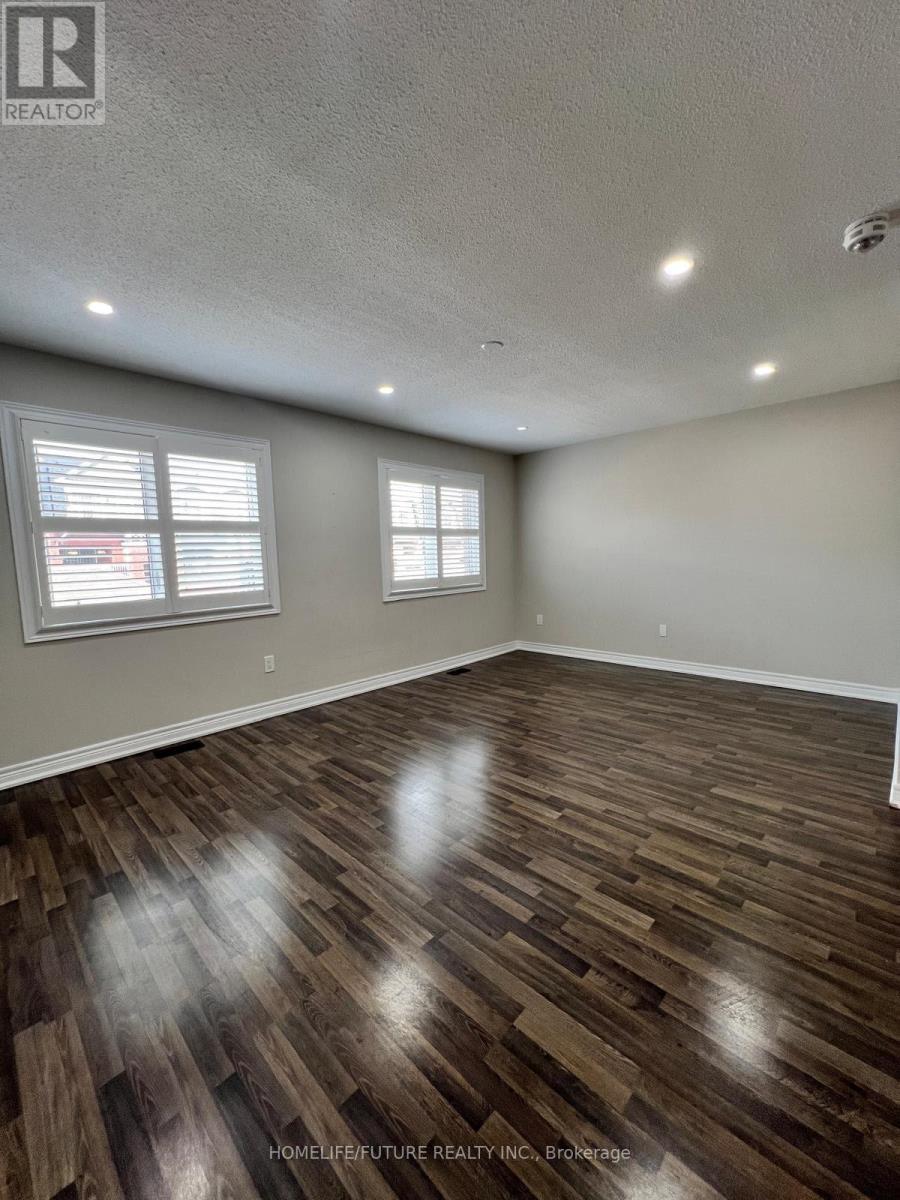 Main & 2nd - 20 Ledger Point Crescent, Brampton, Ontario  L6R 3W3 - Photo 12 - W12917280