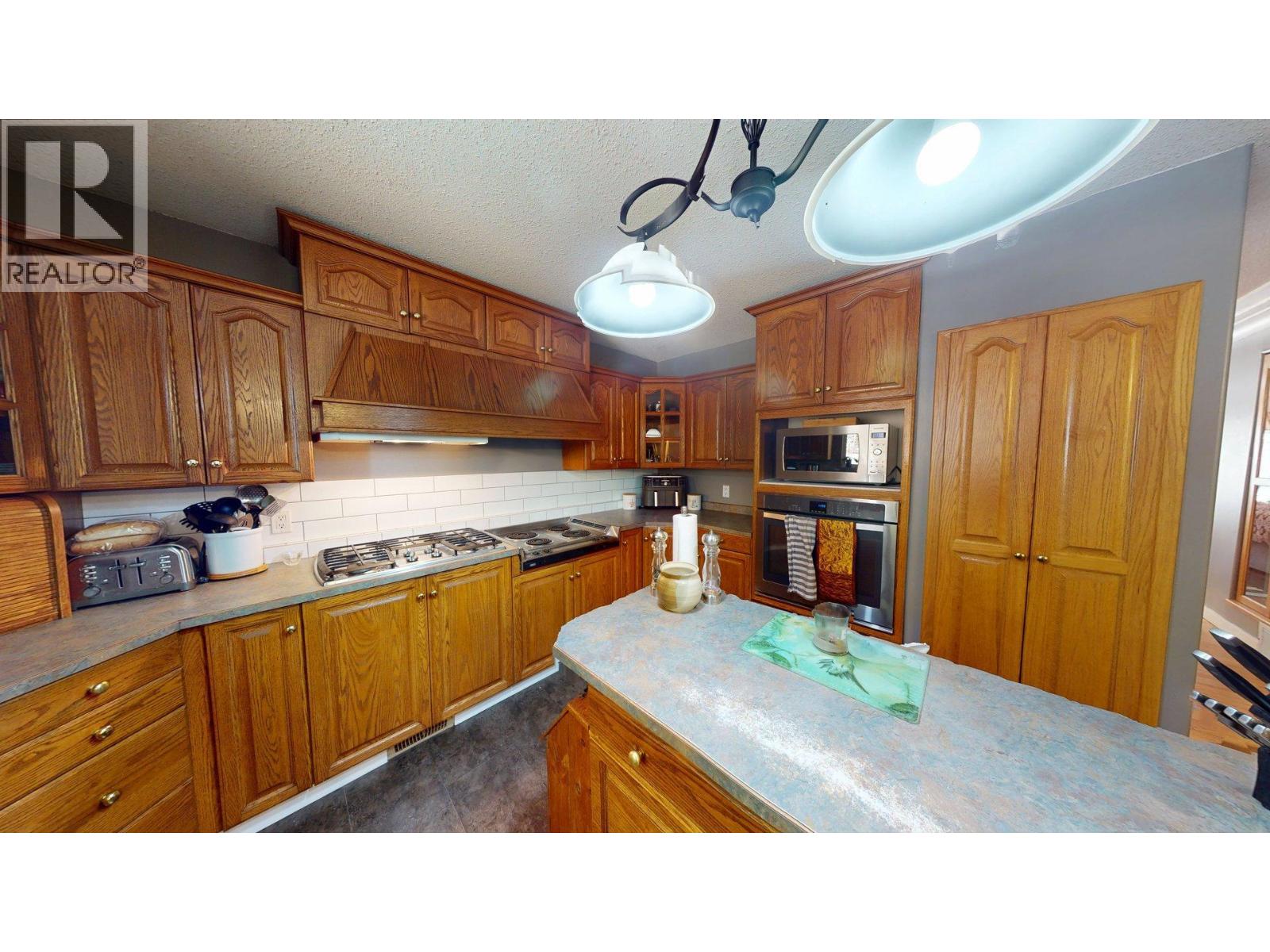 2300 Old Salmo Road, Fruitvale, British Columbia  V0G 1L0 - Photo 12 - 10342544