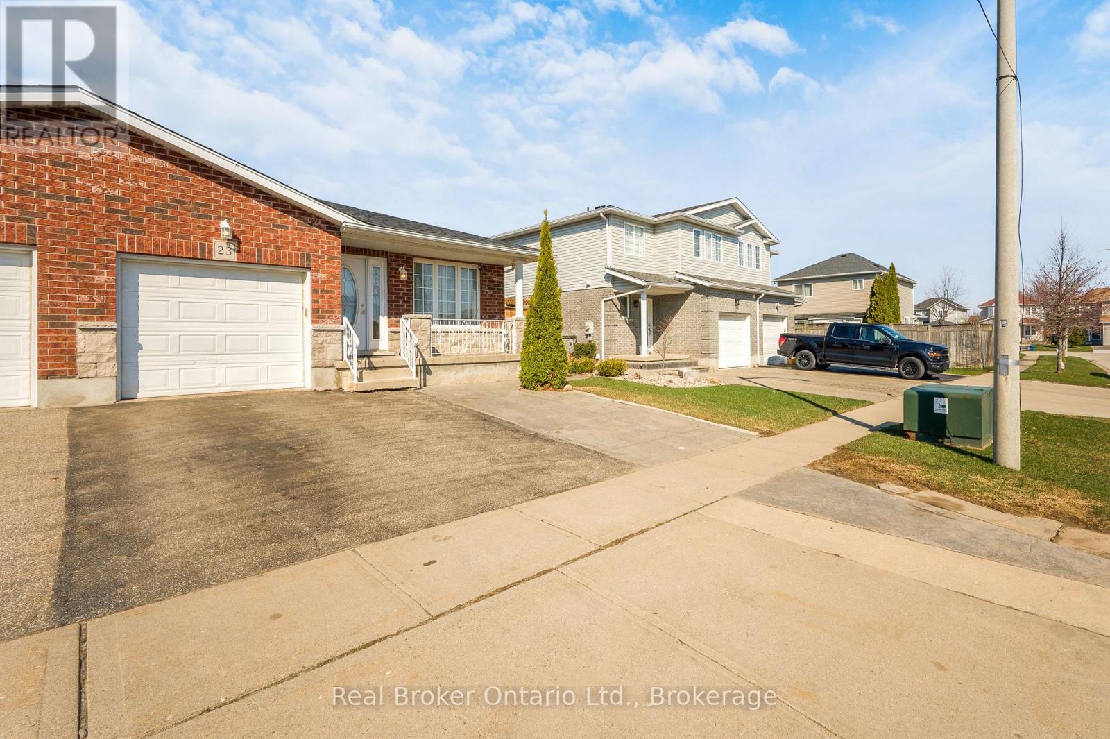 23 Mosser Drive, Cambridge, Ontario  N1P 1J1 - Photo 3 - X12978200
