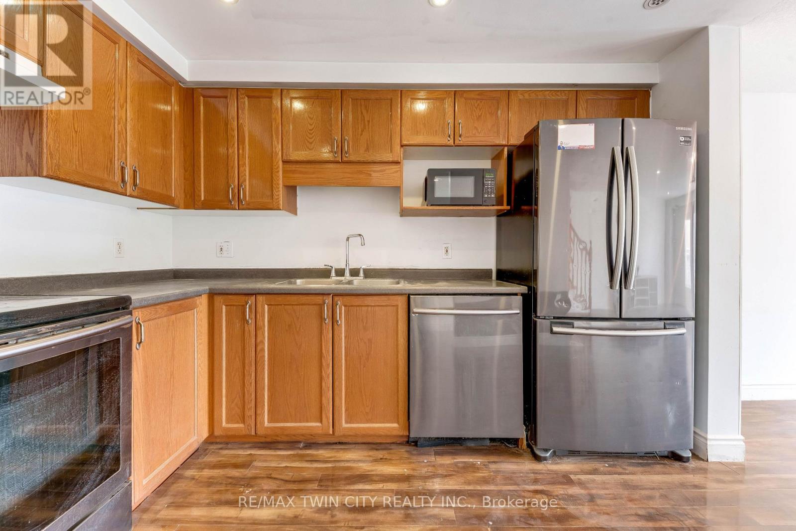 90 Donnenwerth Drive, Kitchener, Ontario  N2E 4C9 - Photo 10 - X12977860