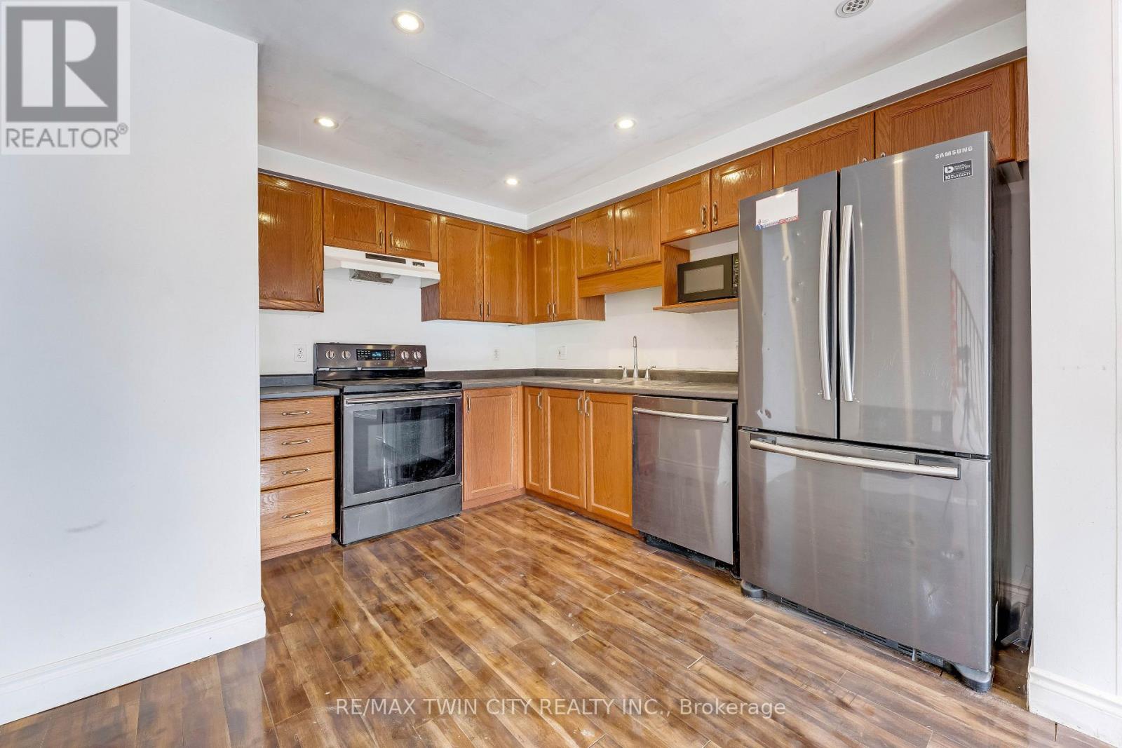 90 Donnenwerth Drive, Kitchener, Ontario  N2E 4C9 - Photo 11 - X12977860