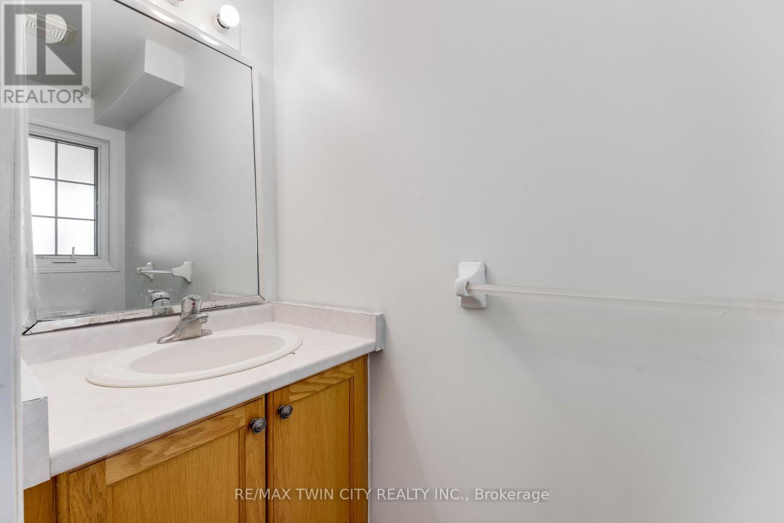 90 Donnenwerth Drive, Kitchener, Ontario  N2E 4C9 - Photo 8 - X12977860