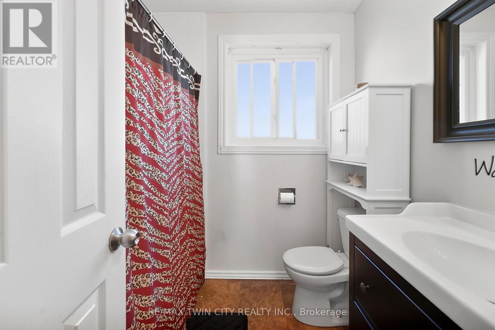 228 Holborn Drive, Kitchener, Ontario  N2A 2E8 - Photo 11 - X12977888