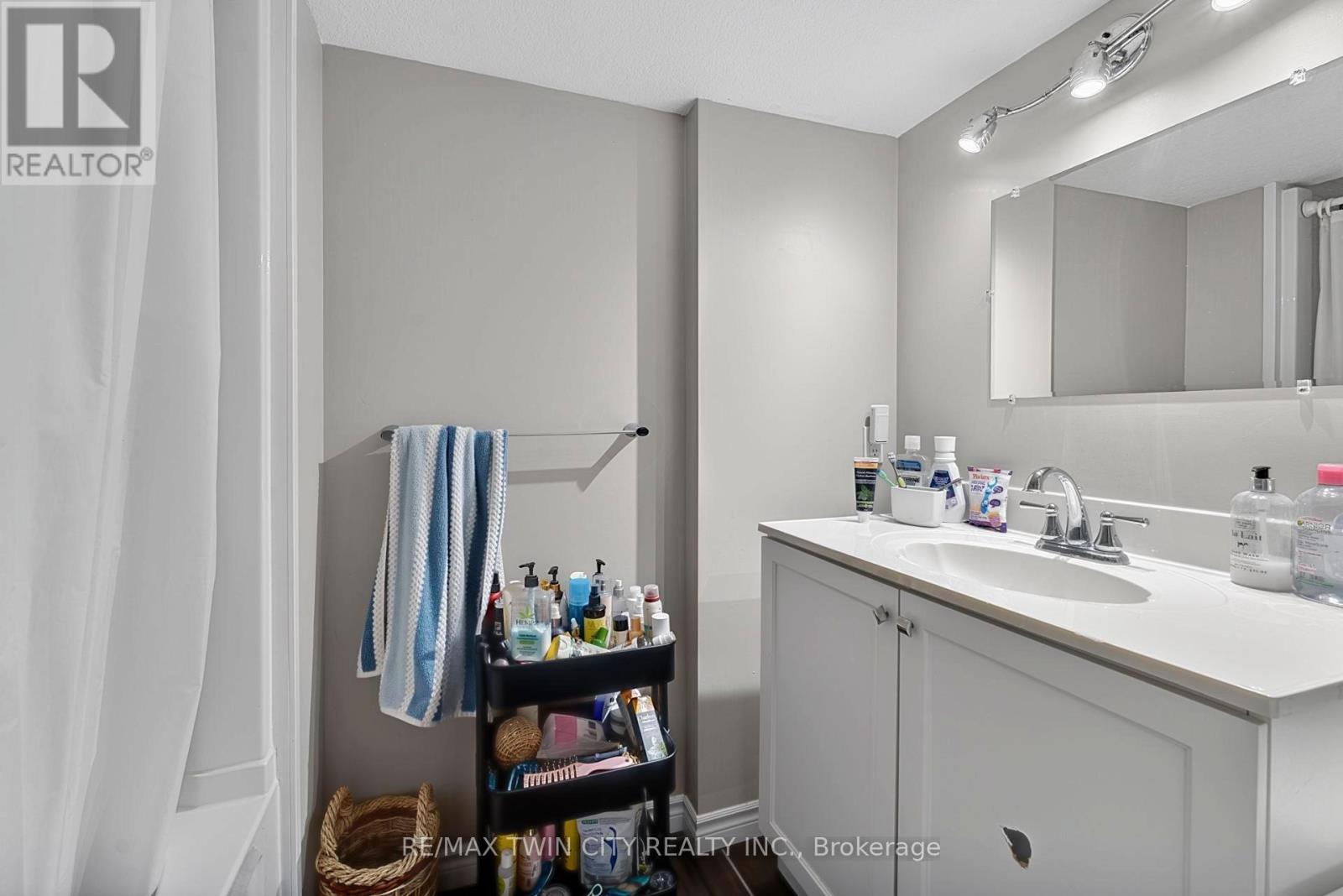 228 Holborn Drive, Kitchener, Ontario  N2A 2E8 - Photo 27 - X12977888