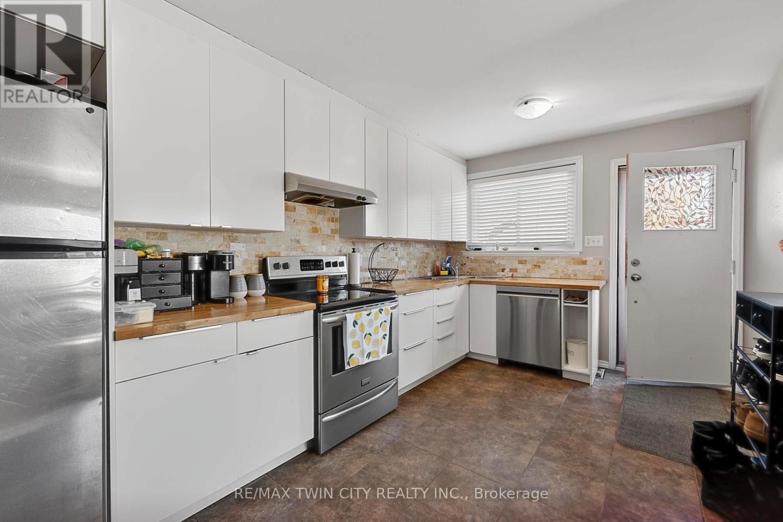 228 Holborn Drive, Kitchener, Ontario  N2A 2E8 - Photo 4 - X12977888