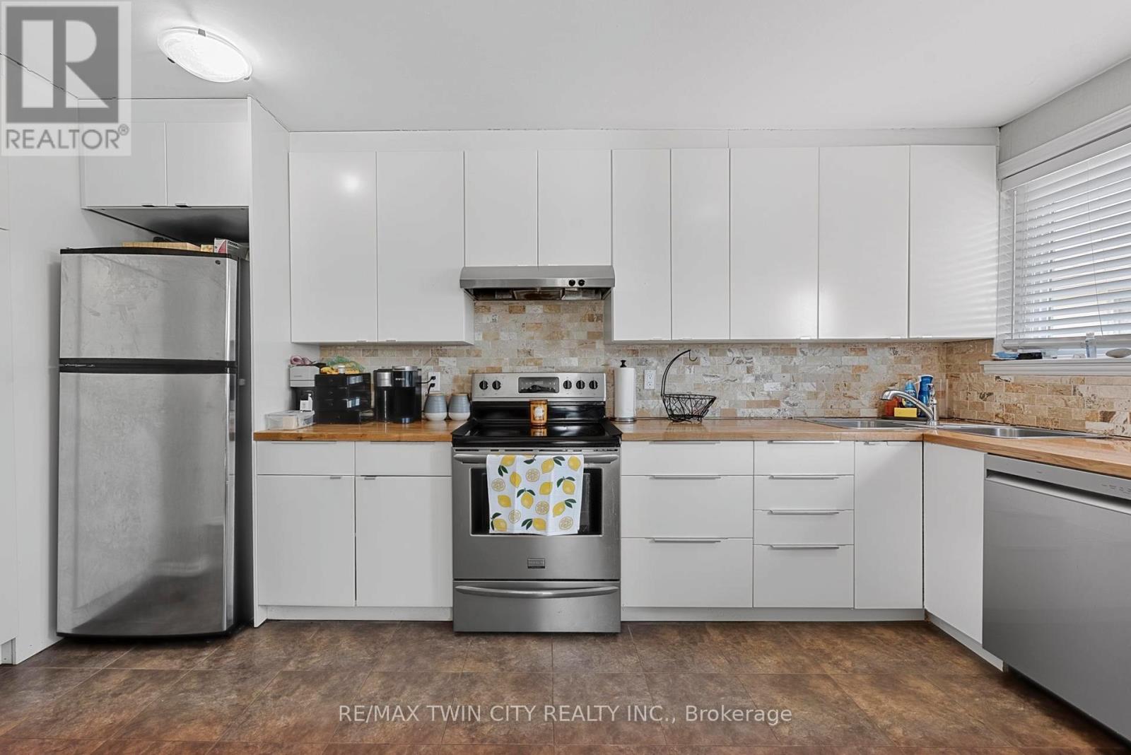 228 Holborn Drive, Kitchener, Ontario  N2A 2E8 - Photo 5 - X12977888