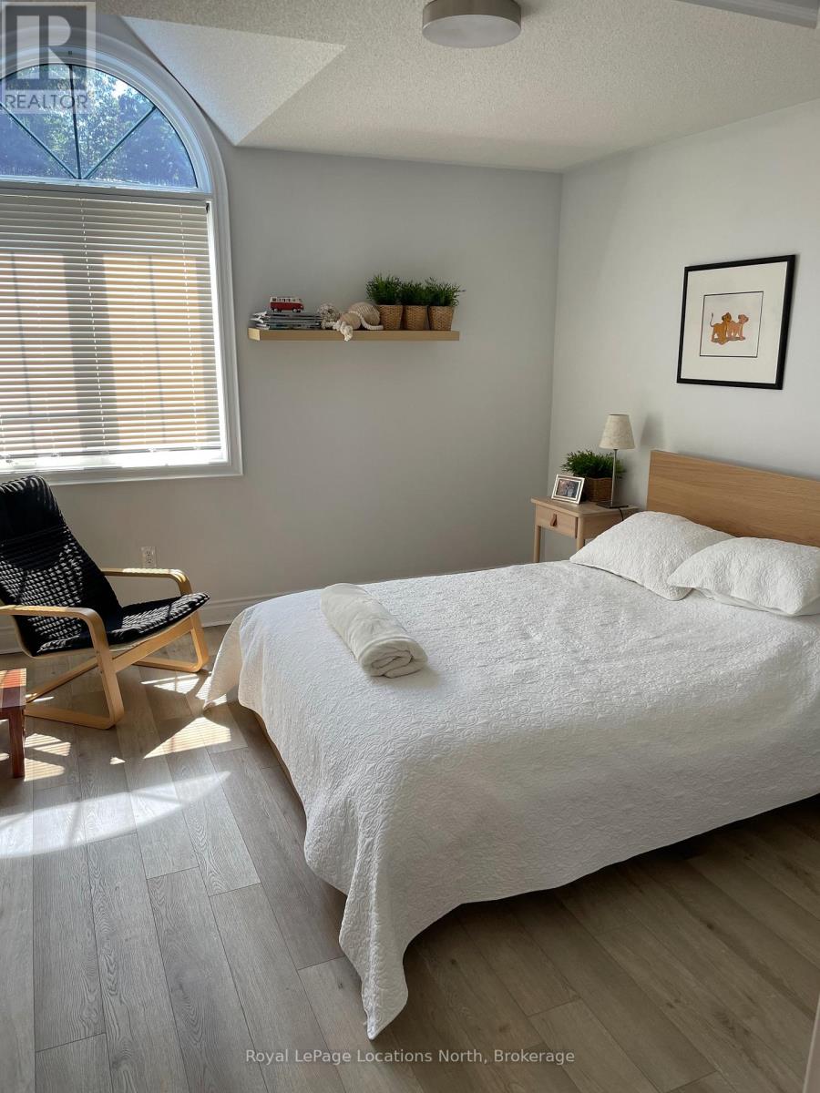 32 Berkshire Avenue, Wasaga Beach, Ontario  L9Z 0G3 - Photo 17 - S12978070