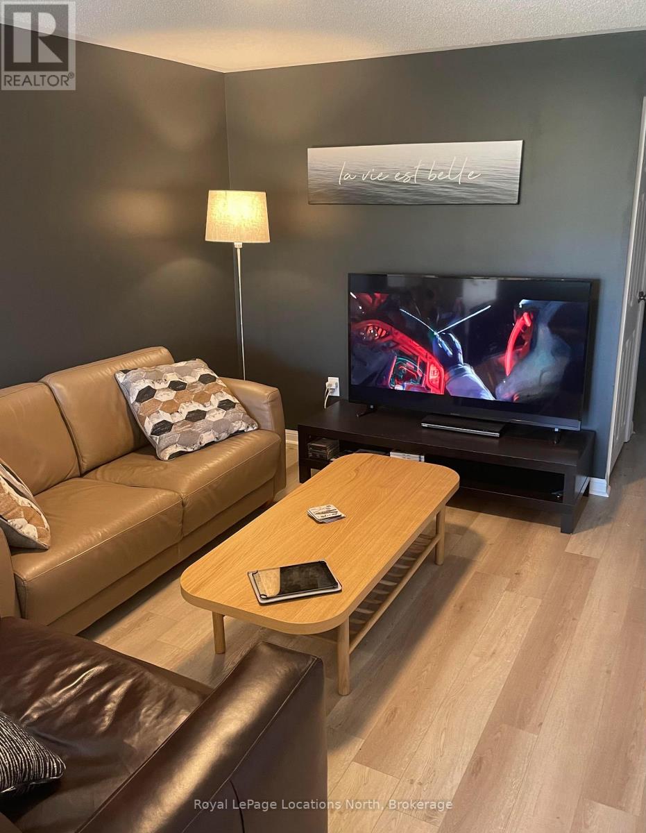 32 Berkshire Avenue, Wasaga Beach, Ontario  L9Z 0G3 - Photo 32 - S12978070