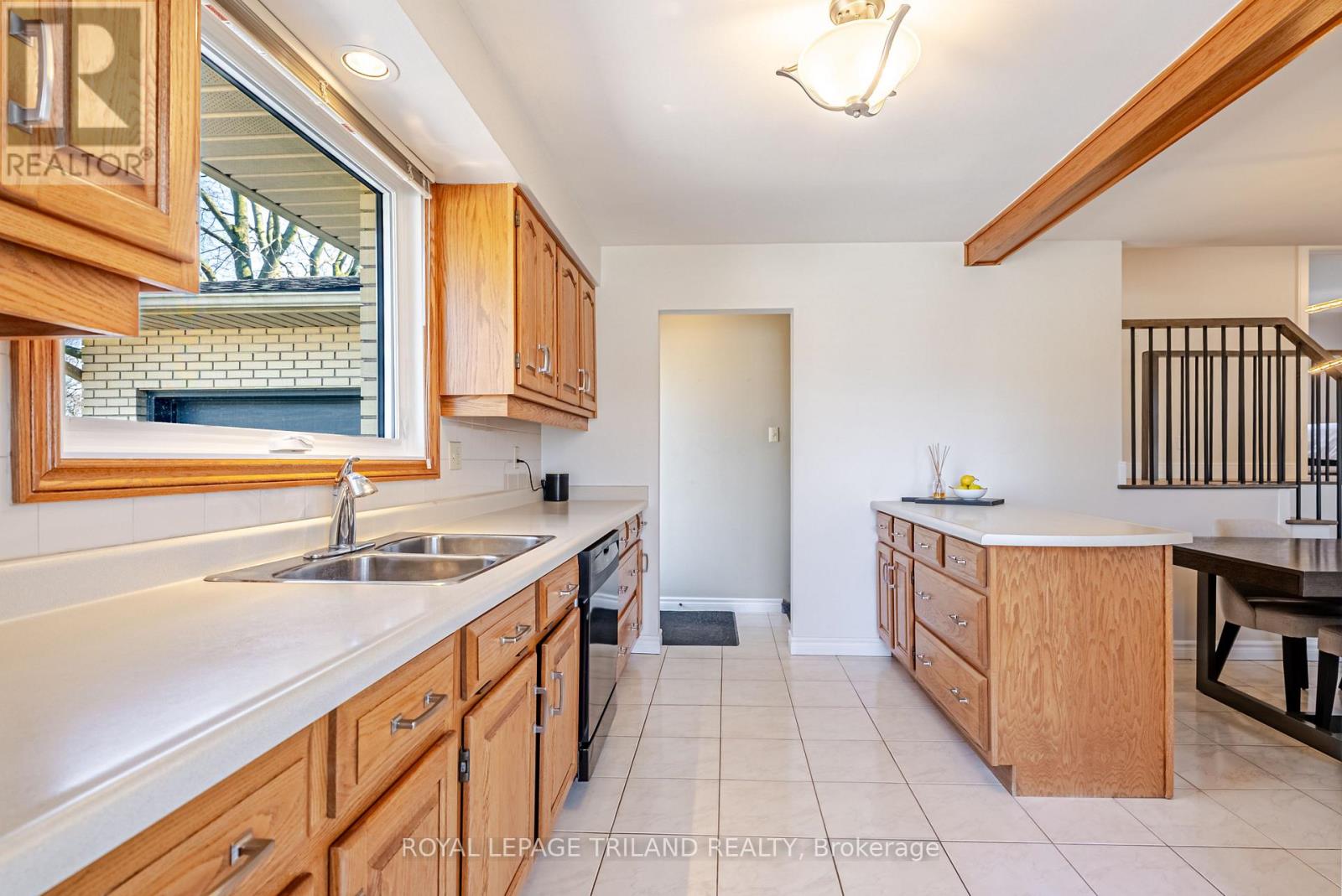 183 Canterbury Drive, Thames Centre, Ontario N0L 1G3 - Photo 18 - X12978038