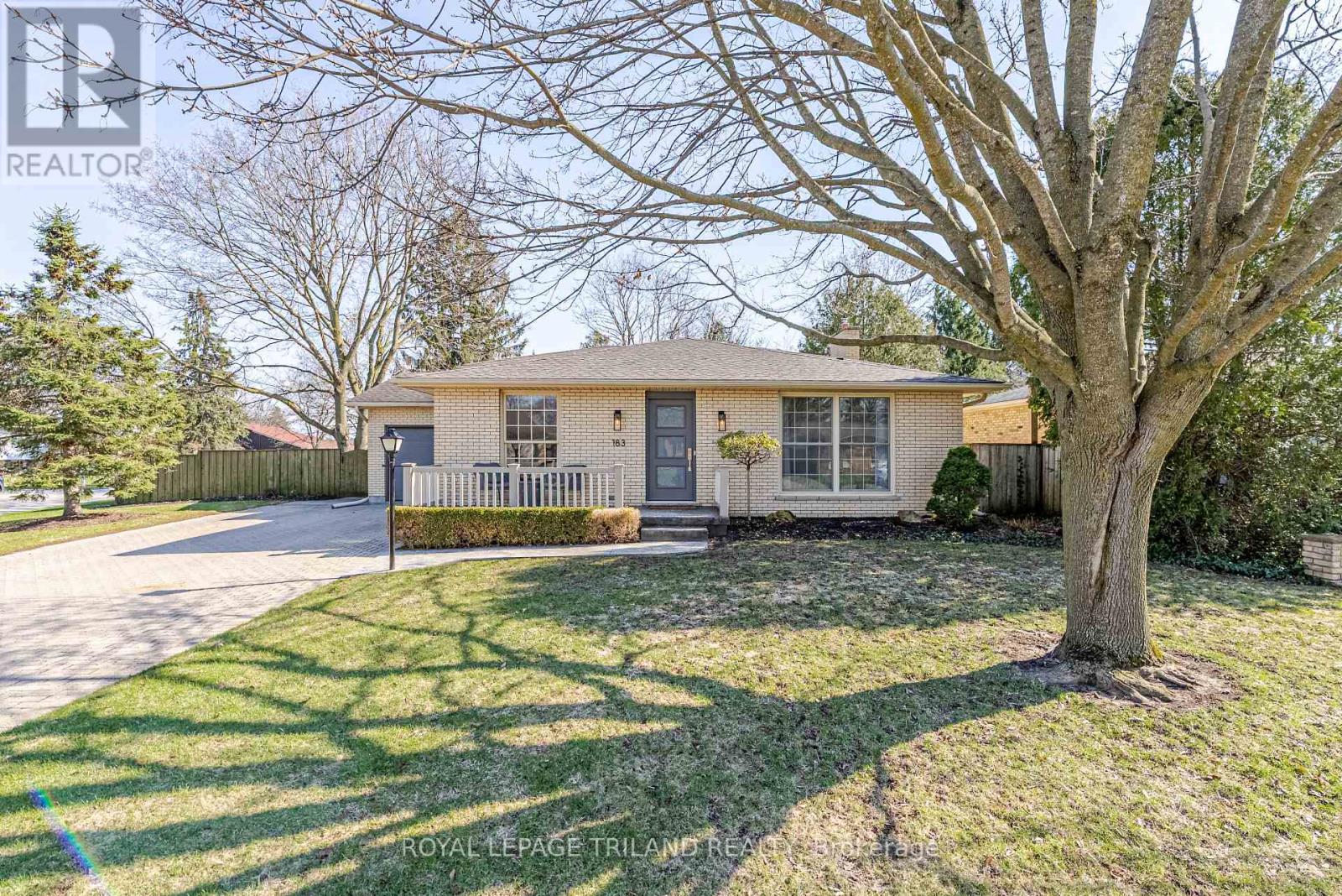 183 Canterbury Drive, Thames Centre, Ontario N0L 1G3 - Photo 2 - X12978038