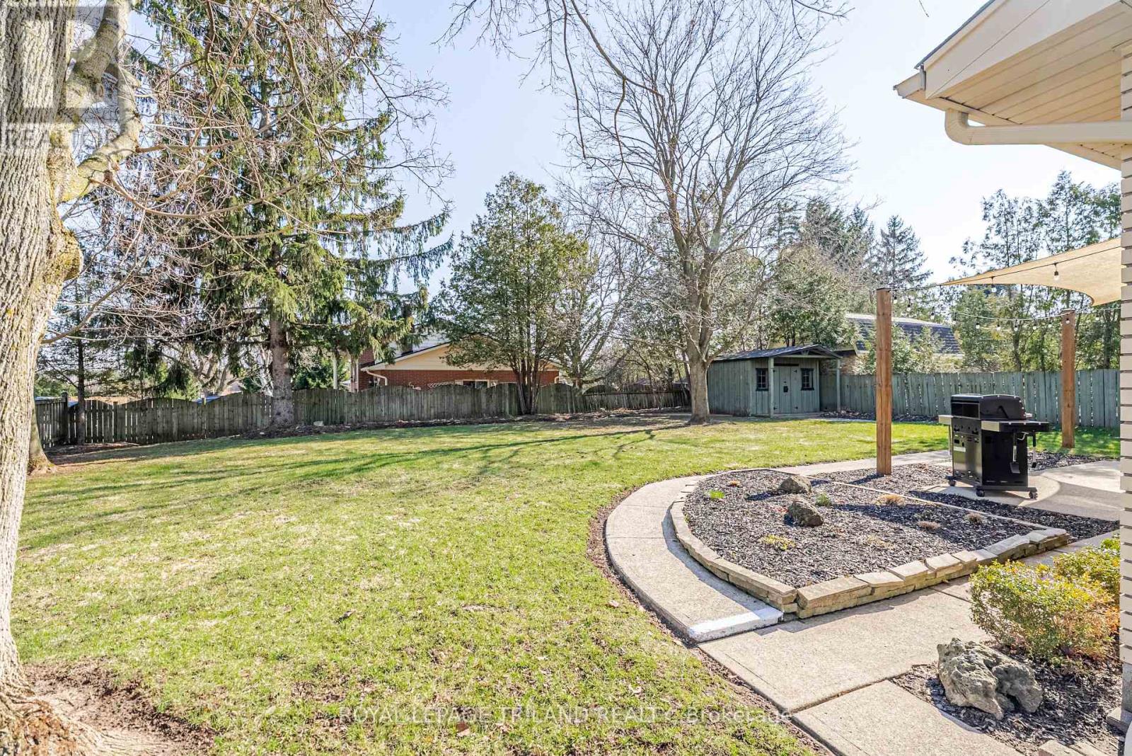 183 Canterbury Drive, Thames Centre, Ontario N0L 1G3 - Photo 40 - X12978038