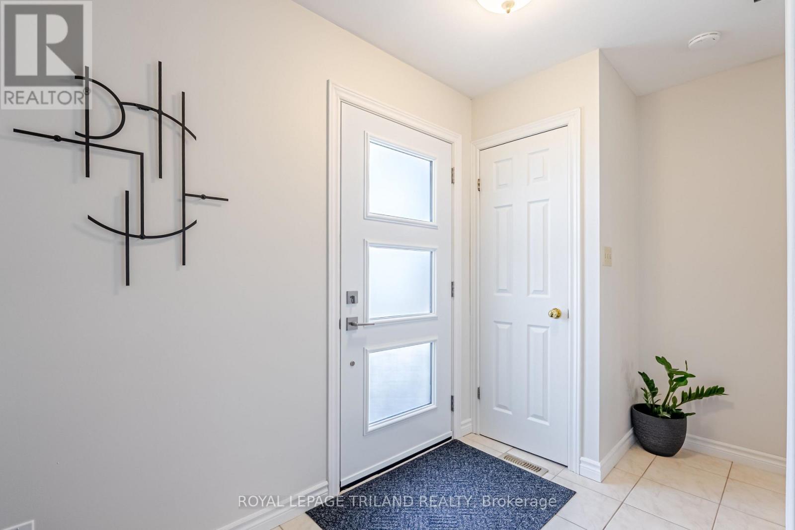 183 Canterbury Drive, Thames Centre, Ontario N0L 1G3 - Photo 7 - X12978038