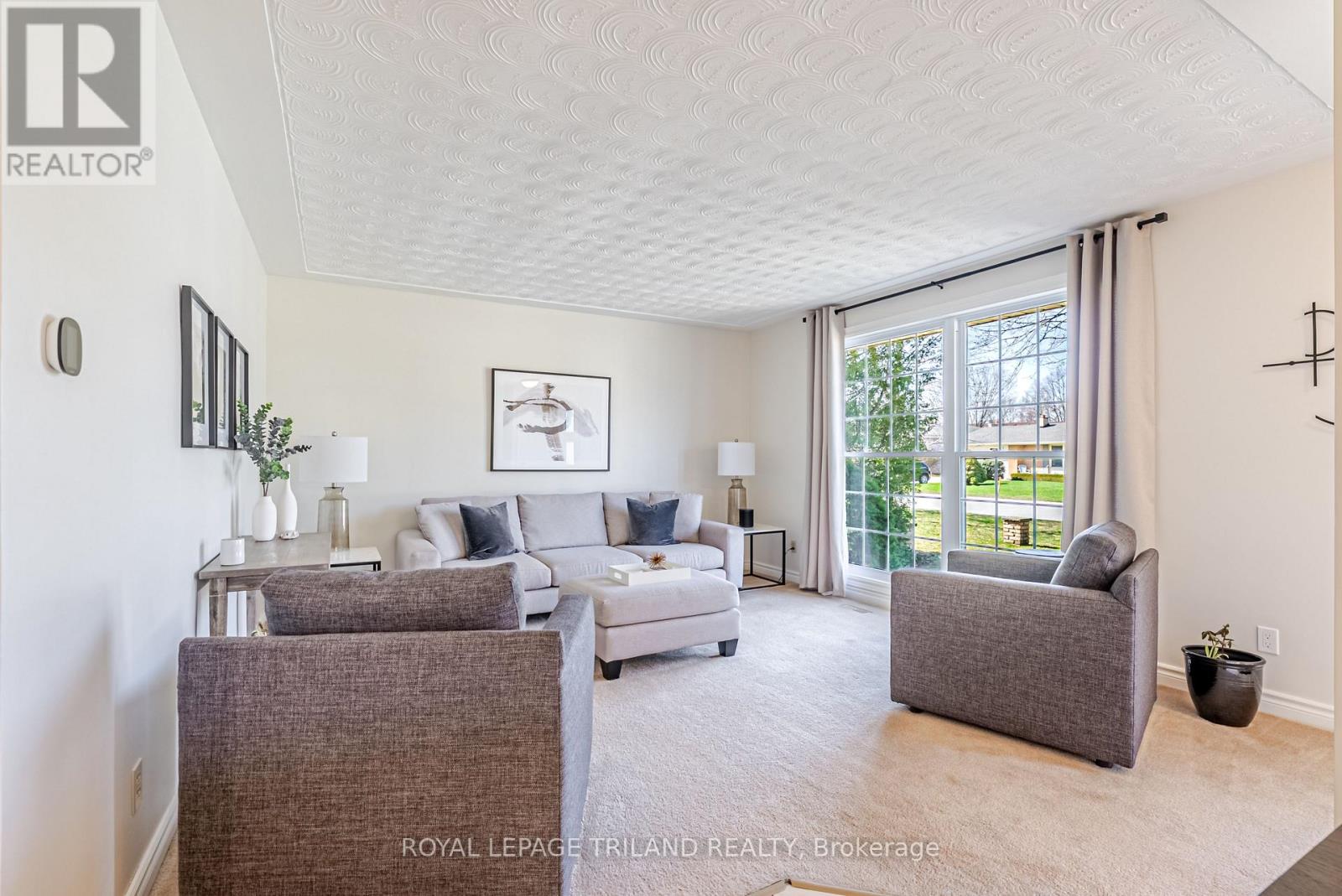 183 Canterbury Drive, Thames Centre, Ontario N0L 1G3 - Photo 9 - X12978038